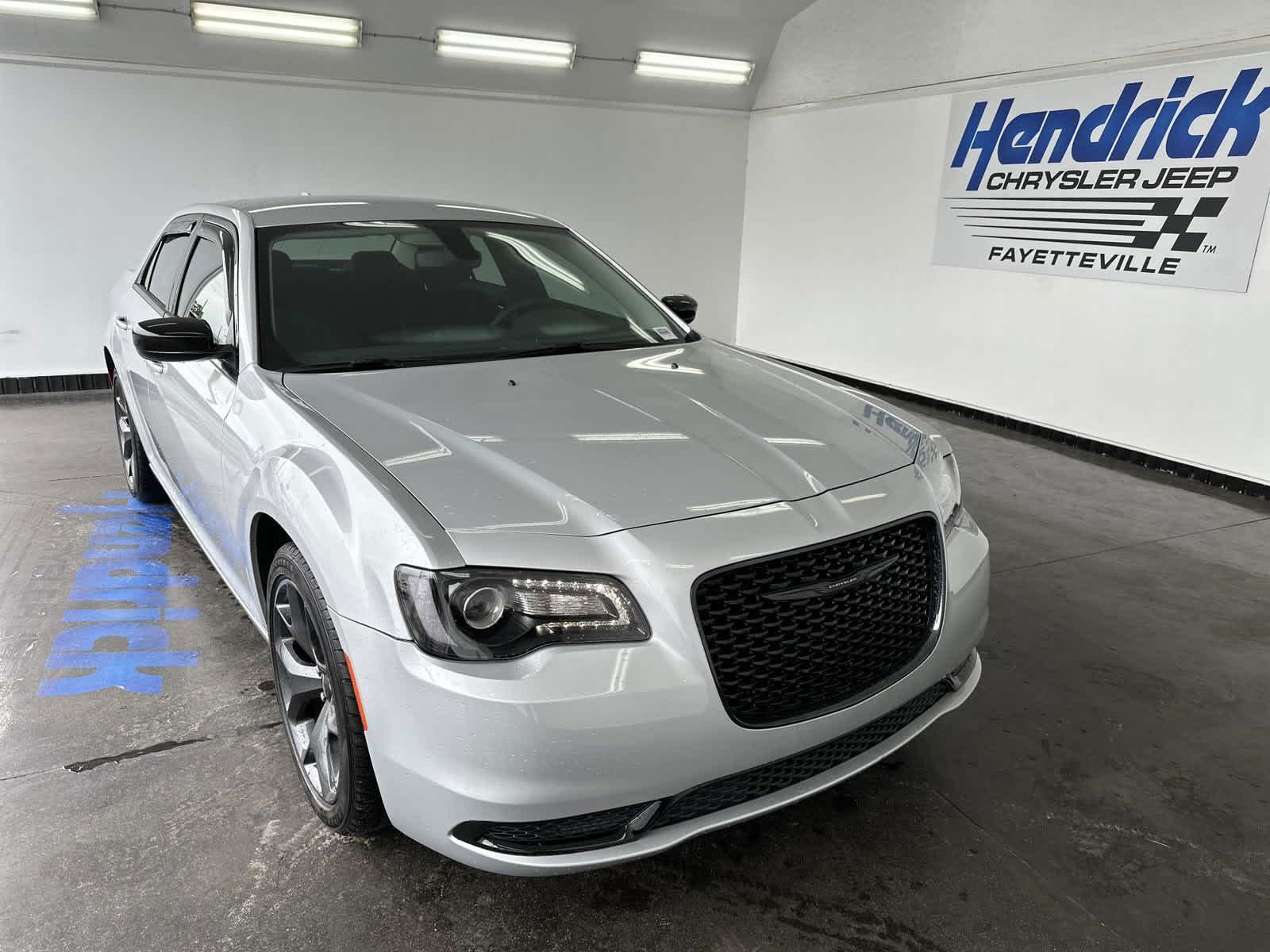 2023 Chrysler 300 Touring 3