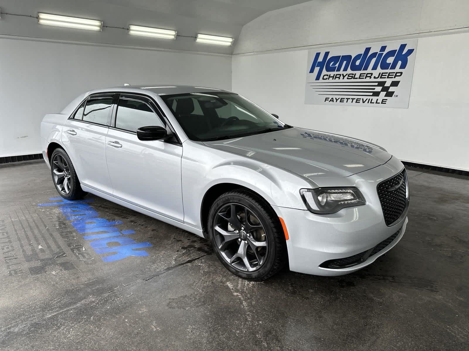 2023 Chrysler 300 Touring 2