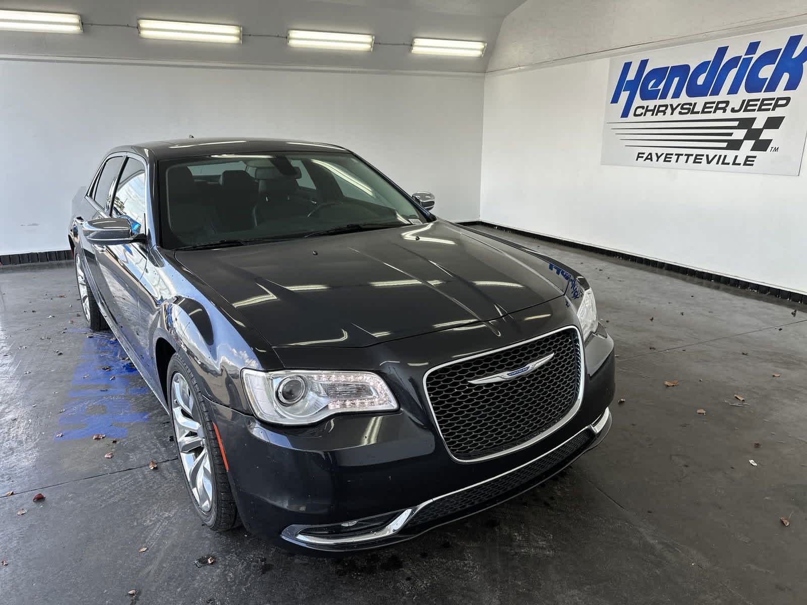 2017 Chrysler 300 300C 3