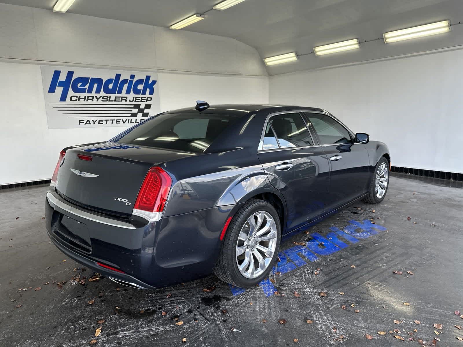 2017 Chrysler 300 300C 9