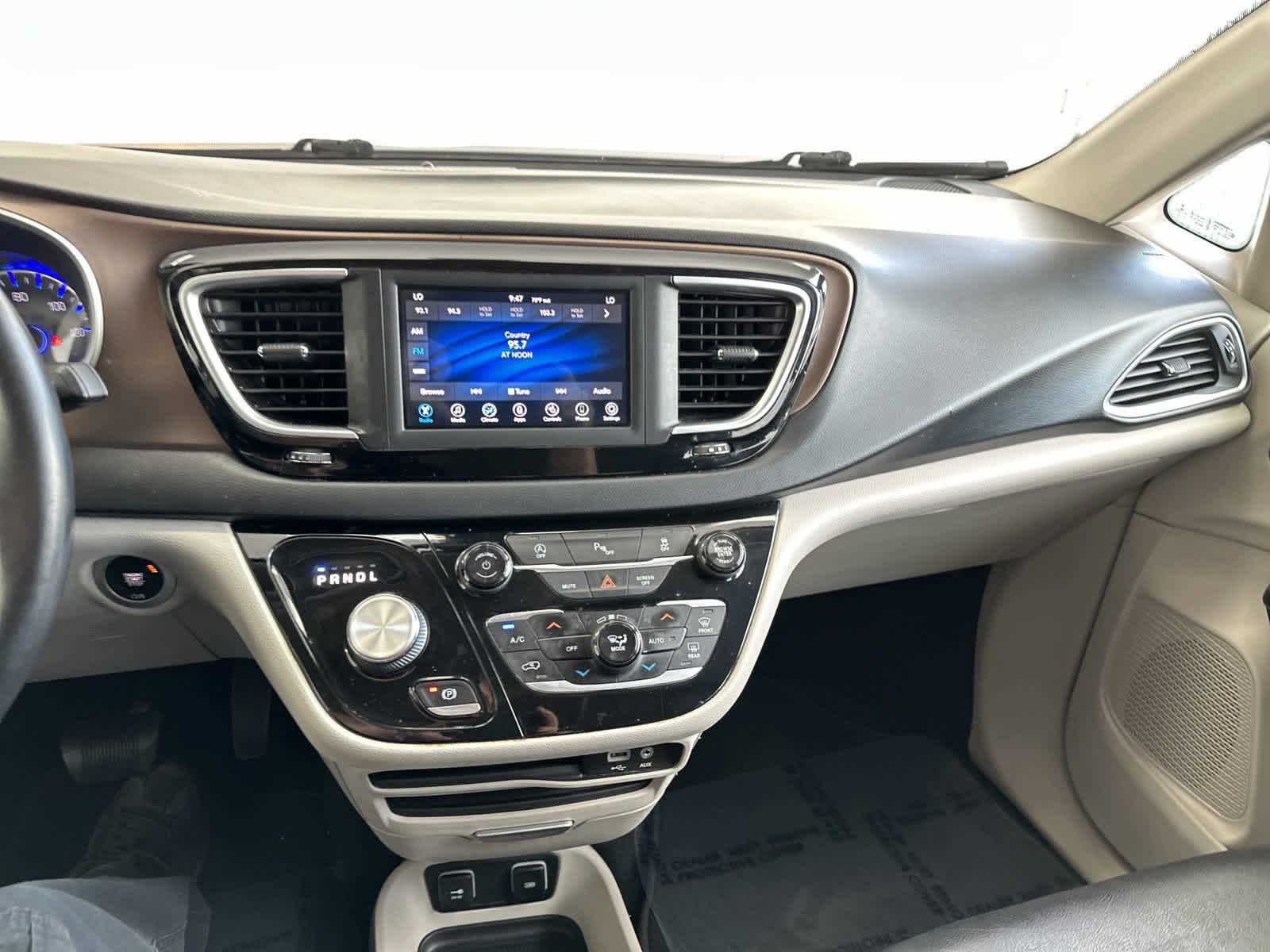 2018 Chrysler Pacifica Touring L 27