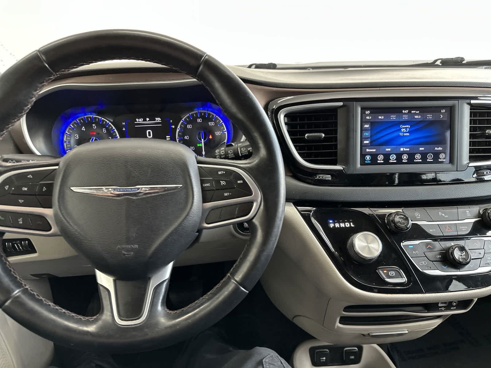 2018 Chrysler Pacifica Touring L 26