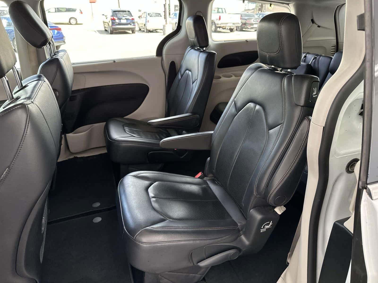 2018 Chrysler Pacifica Touring L 28