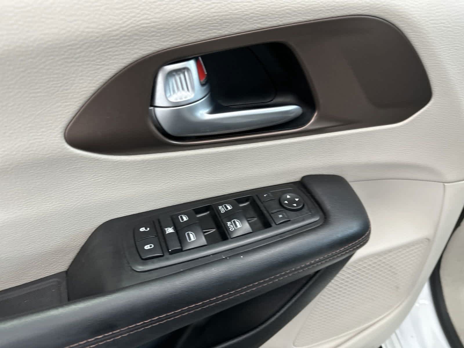 2018 Chrysler Pacifica Touring L 13