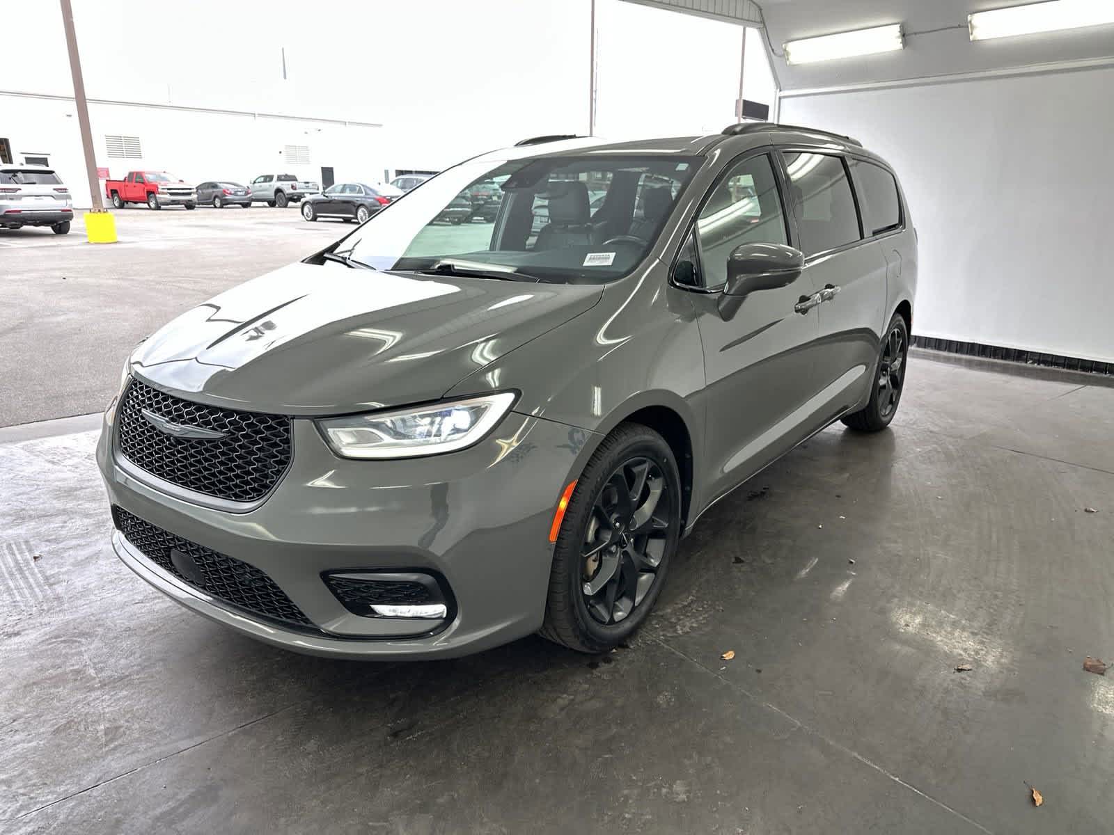 2021 Chrysler Pacifica Touring L 4