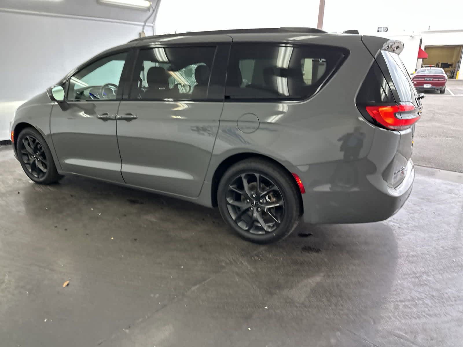 2021 Chrysler Pacifica Touring L 6