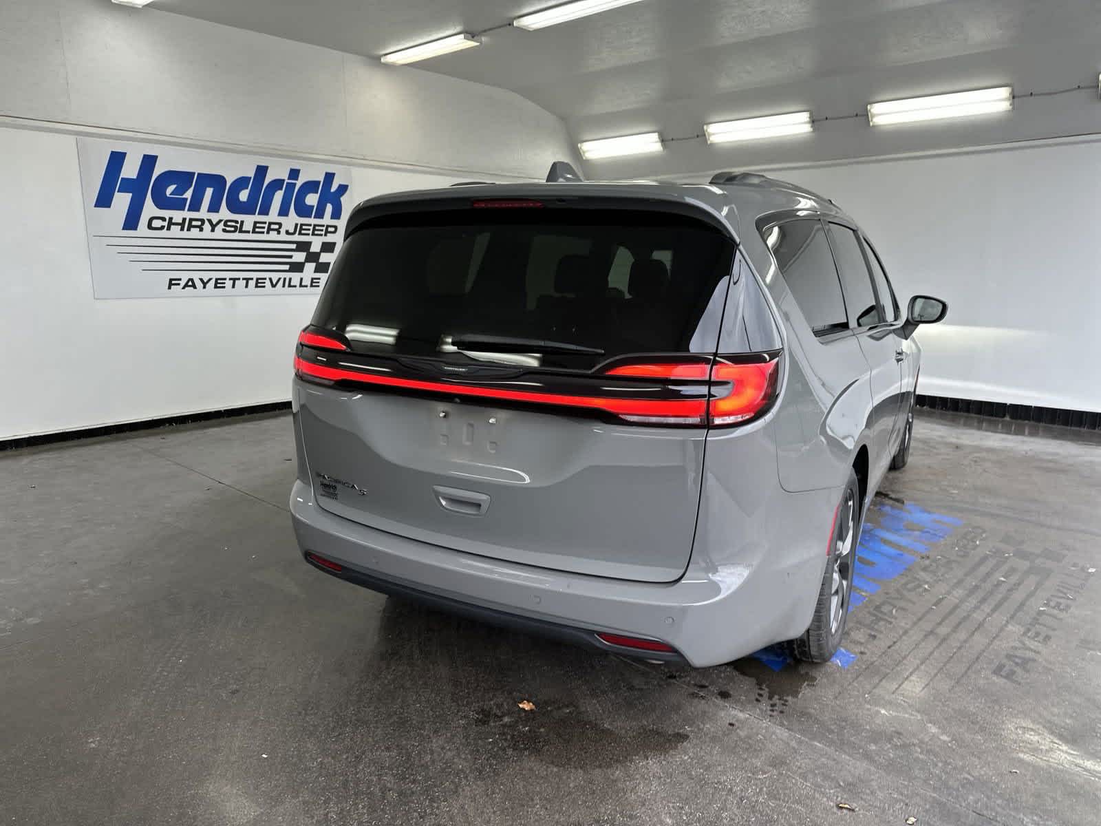 2021 Chrysler Pacifica Touring L 8