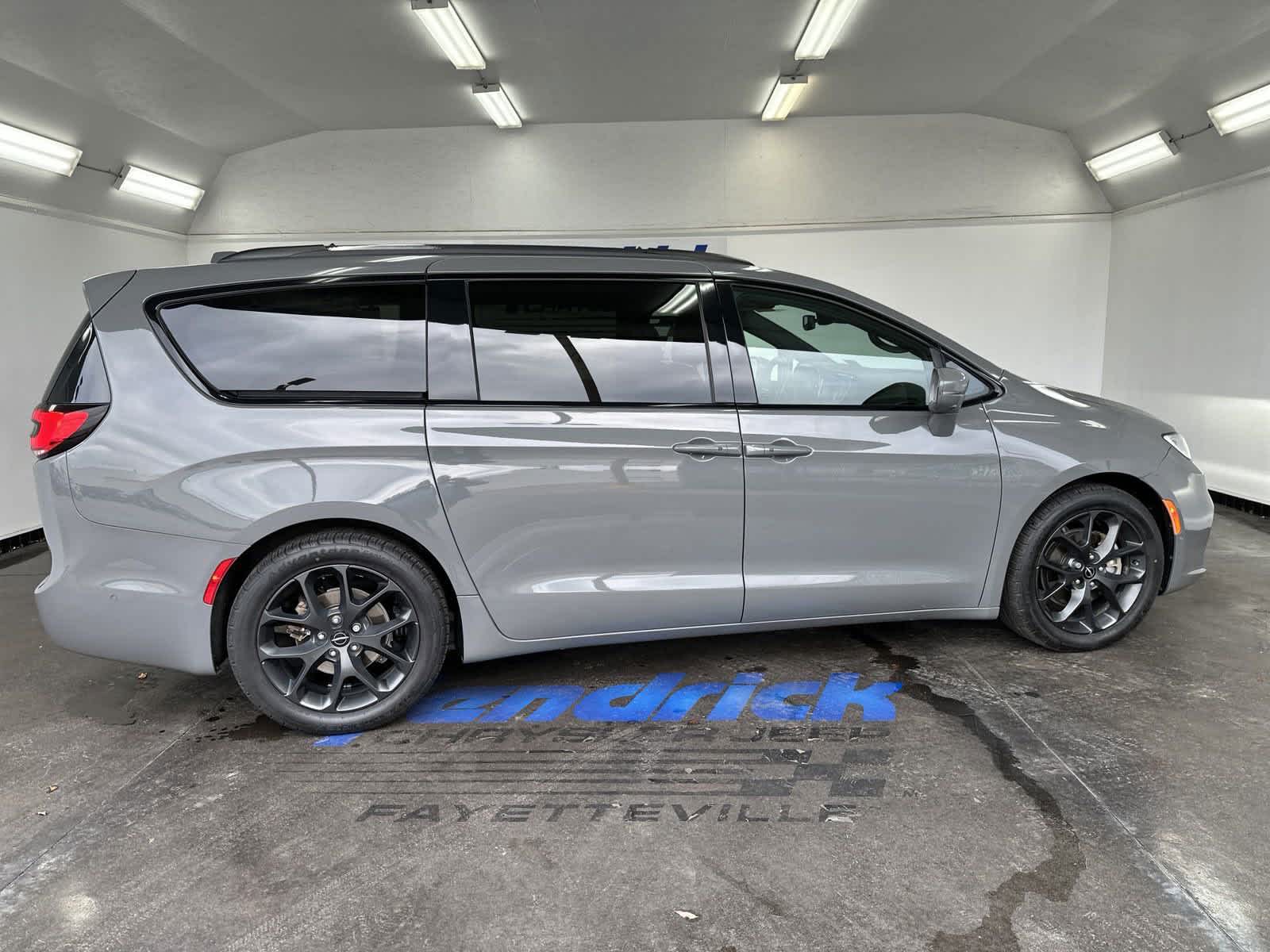 2021 Chrysler Pacifica Touring L 10