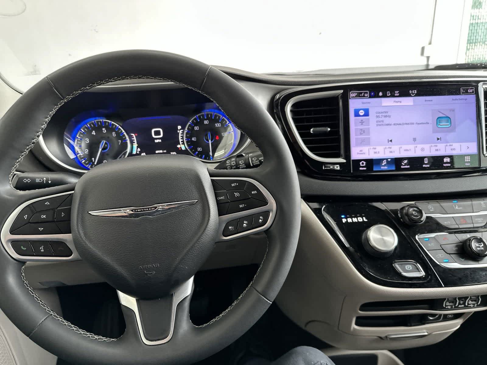 2022 Chrysler Pacifica Touring L 25