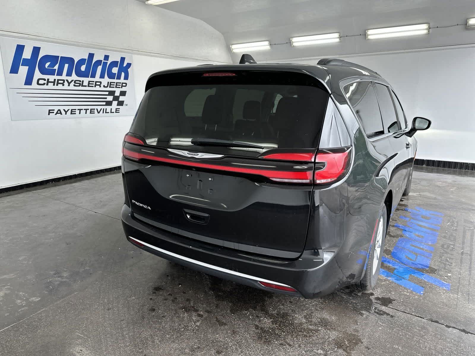 2022 Chrysler Pacifica Touring L 8