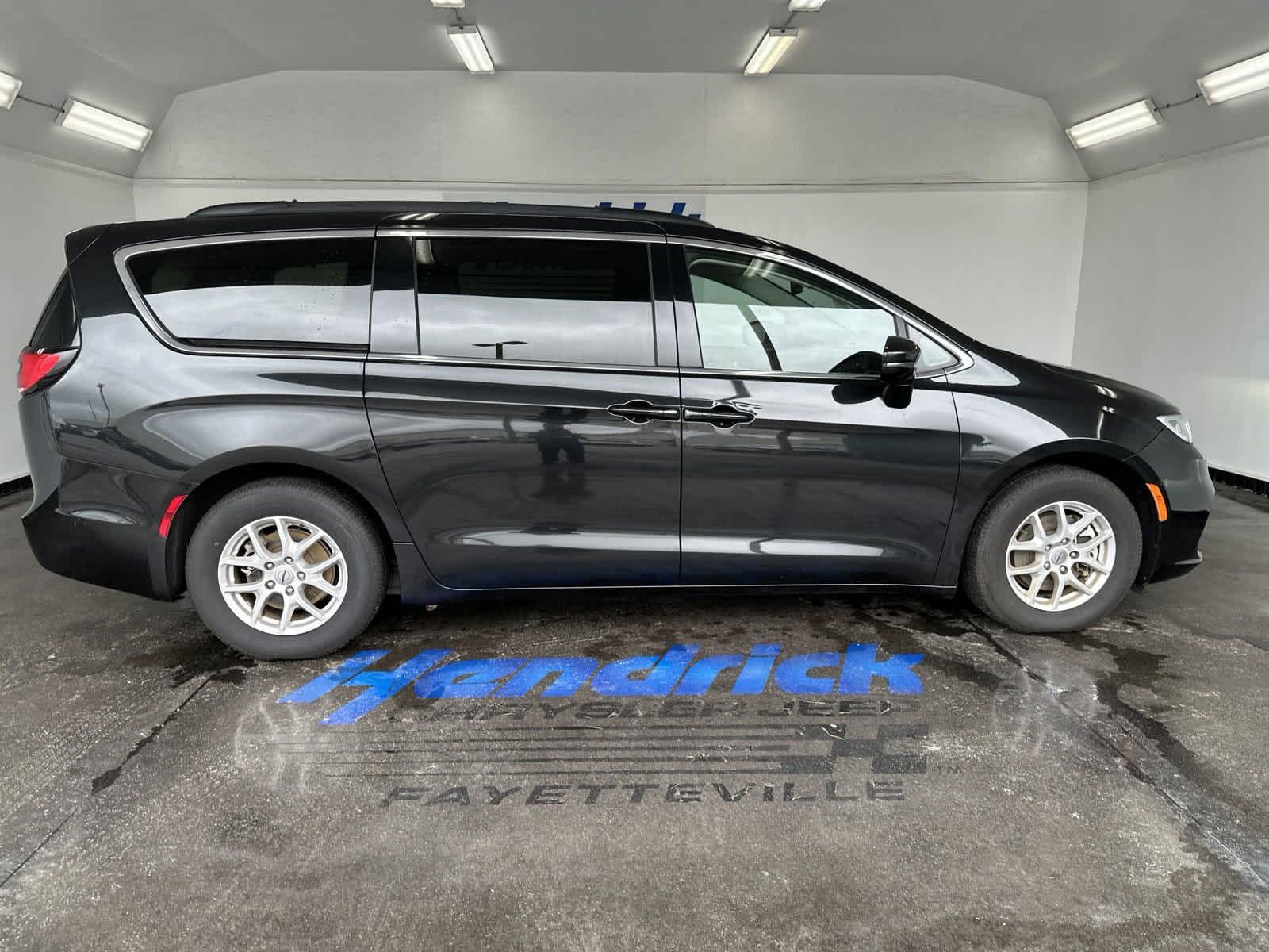 2022 Chrysler Pacifica Touring L 10