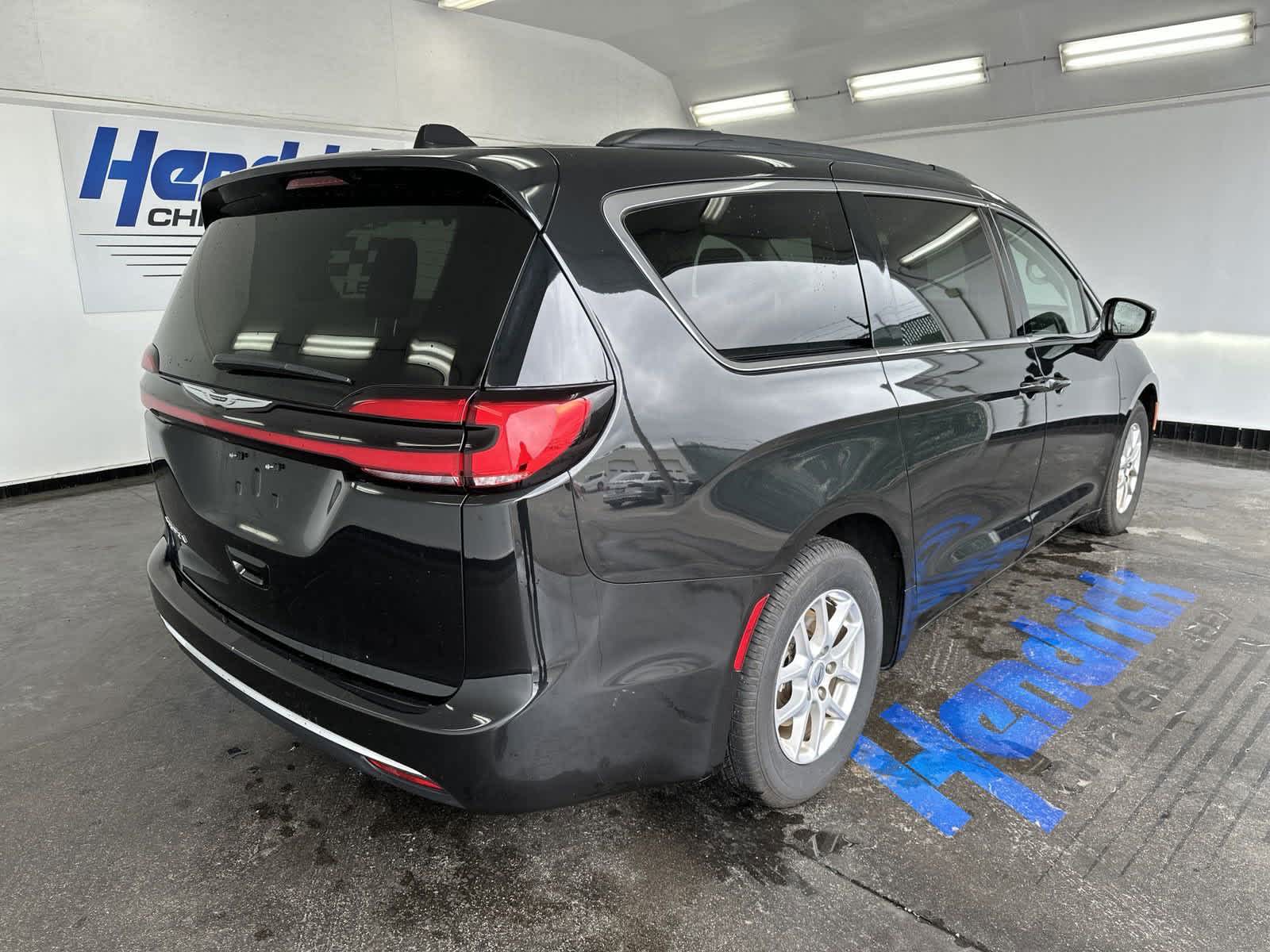 2022 Chrysler Pacifica Touring L 9