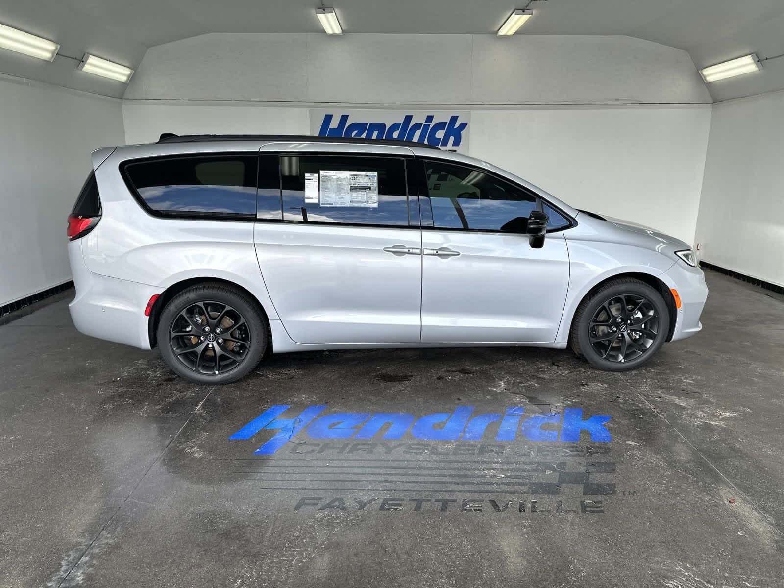 2024 Chrysler Pacifica Touring L 9