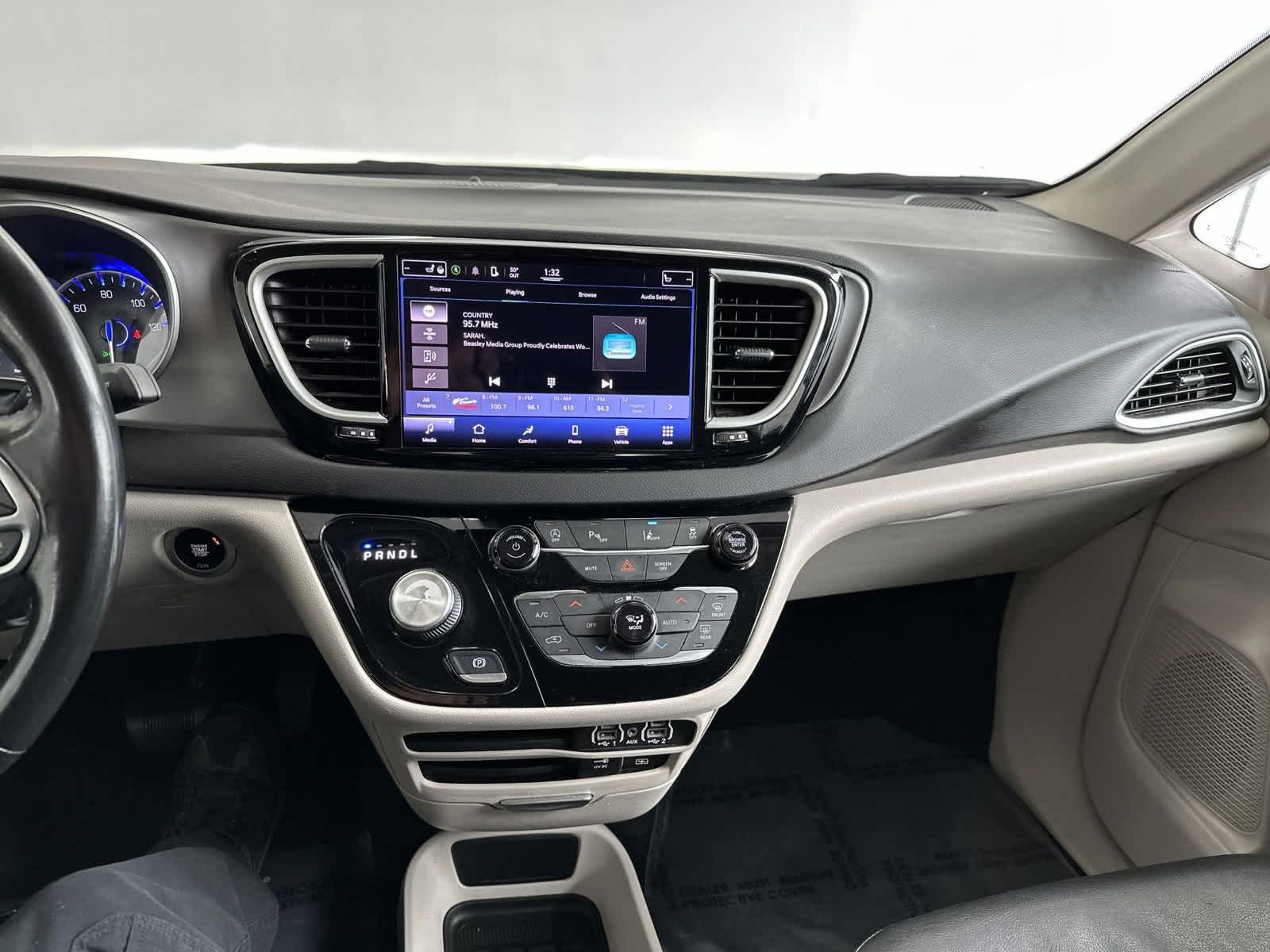 2022 Chrysler Pacifica Touring L 27