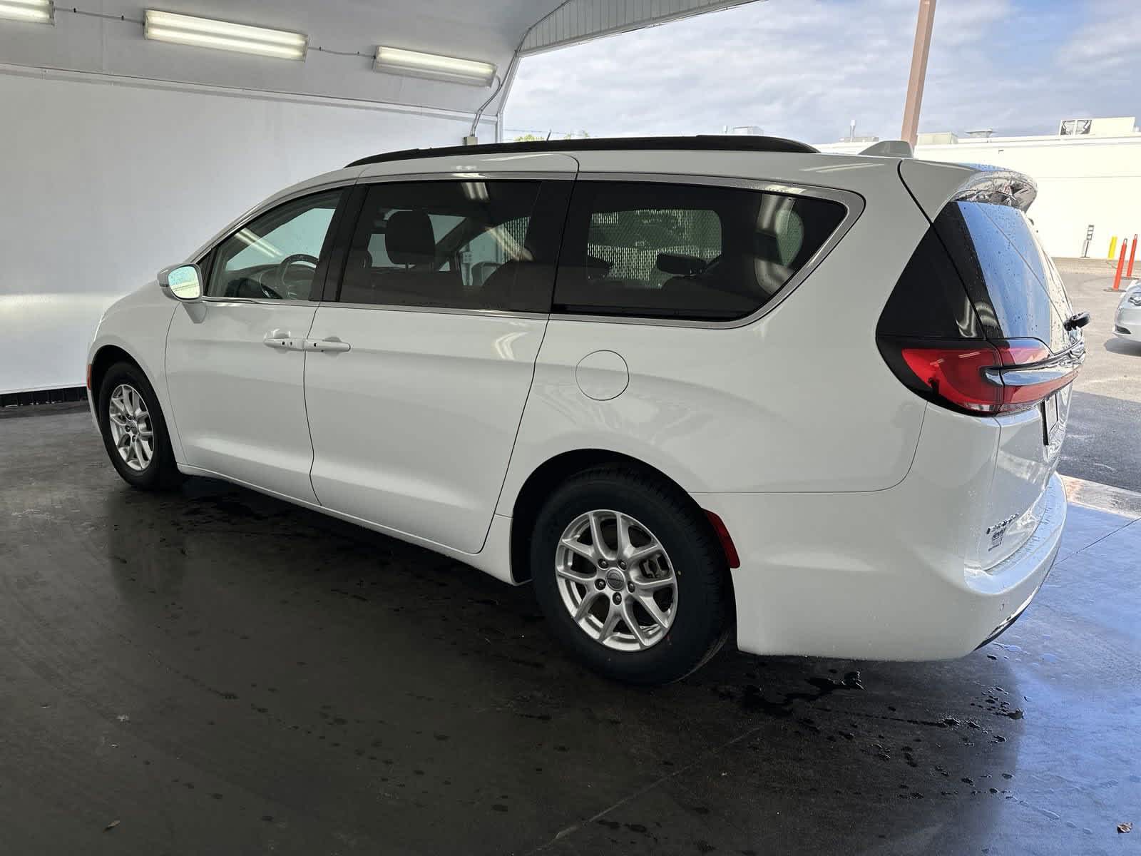 2022 Chrysler Pacifica Touring L 6