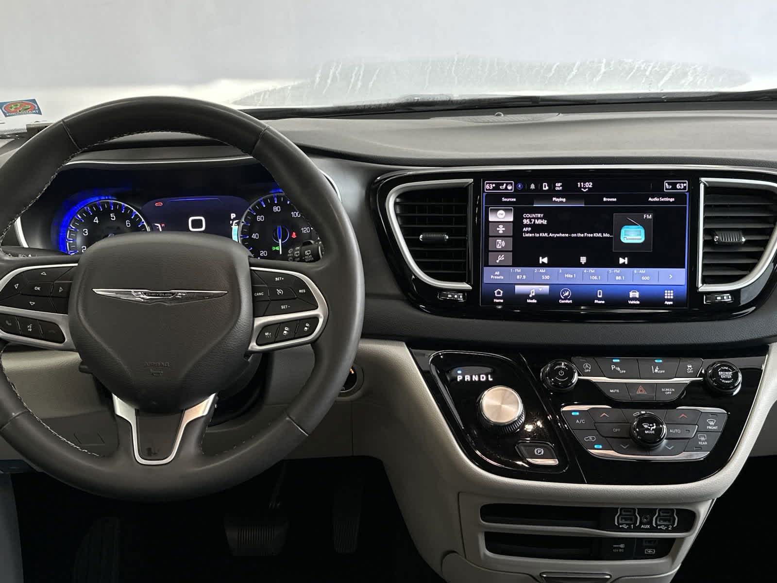 2022 Chrysler Pacifica Touring L 26