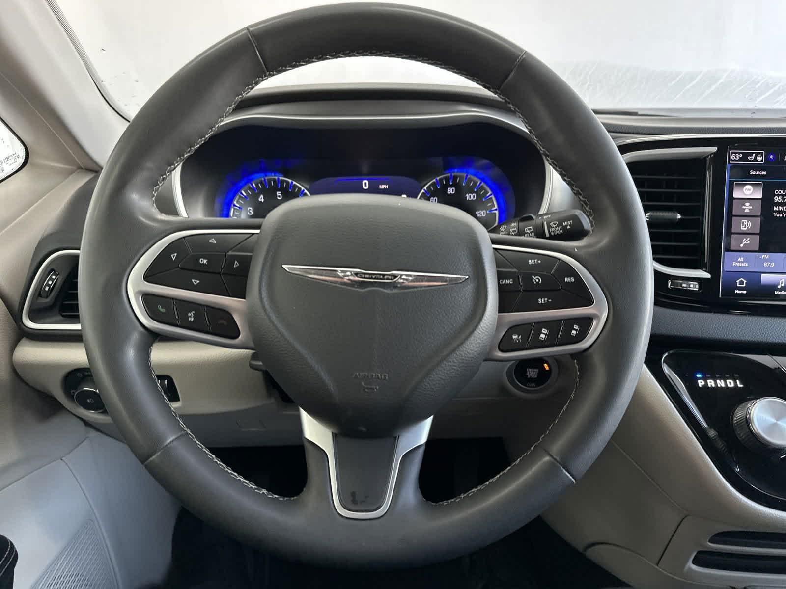 2022 Chrysler Pacifica Touring L 17