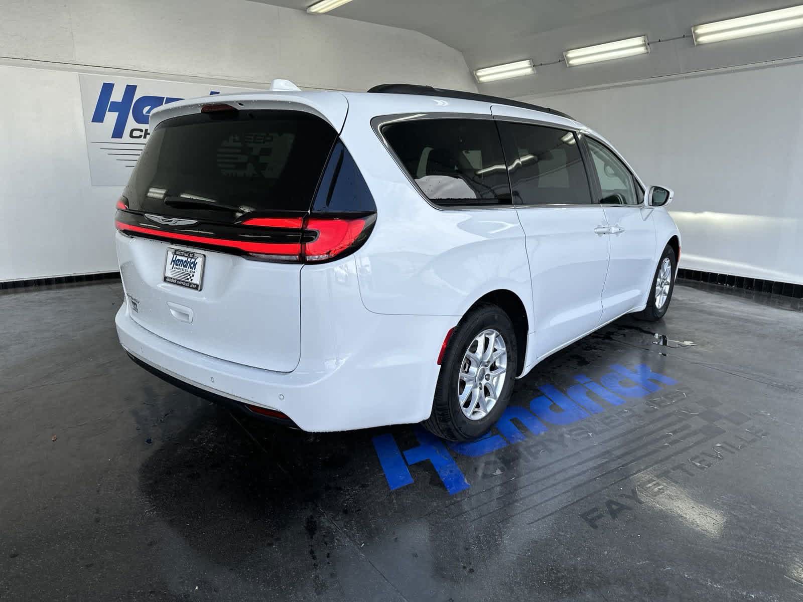 2022 Chrysler Pacifica Touring L 9