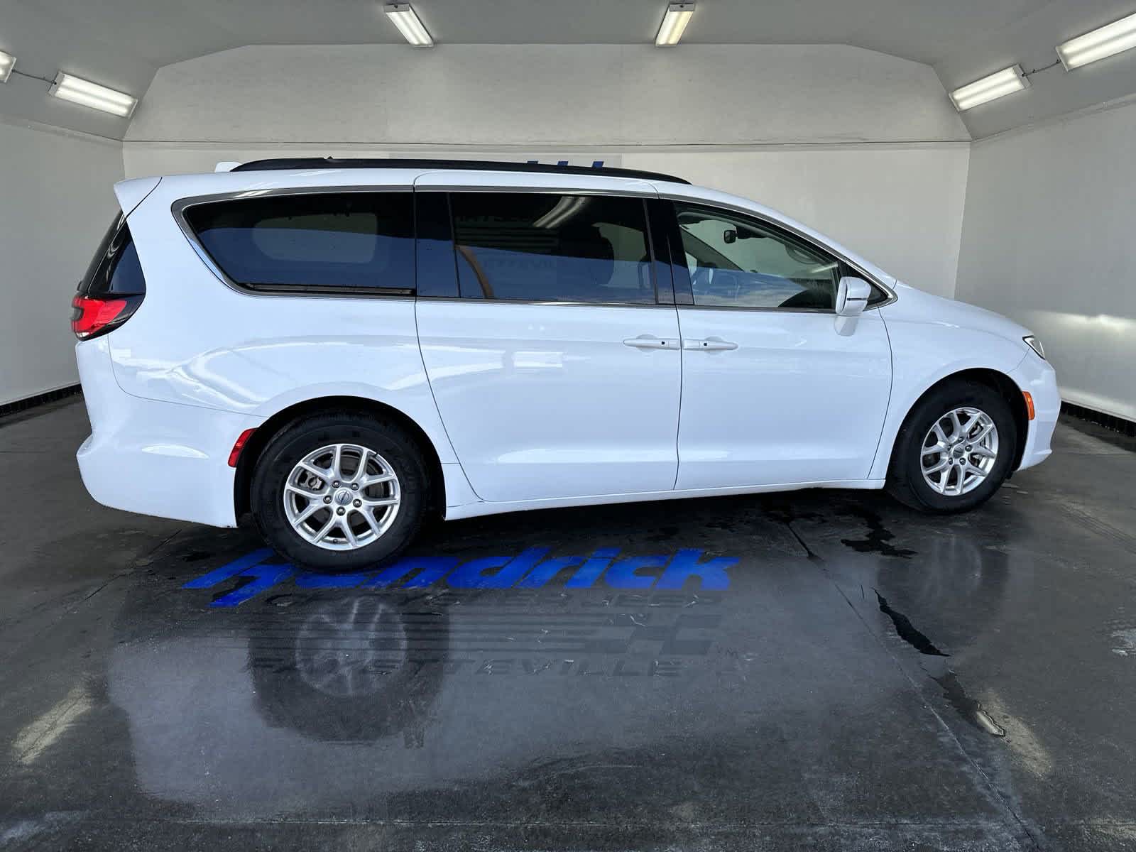 2022 Chrysler Pacifica Touring L 10