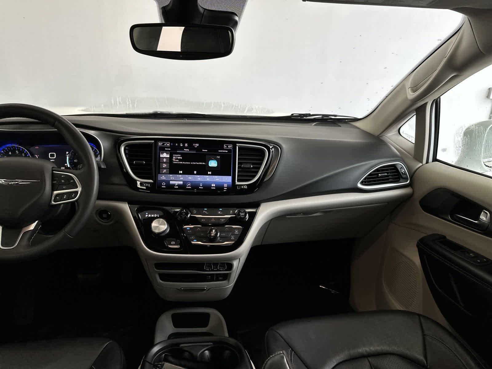 2022 Chrysler Pacifica Touring L 27