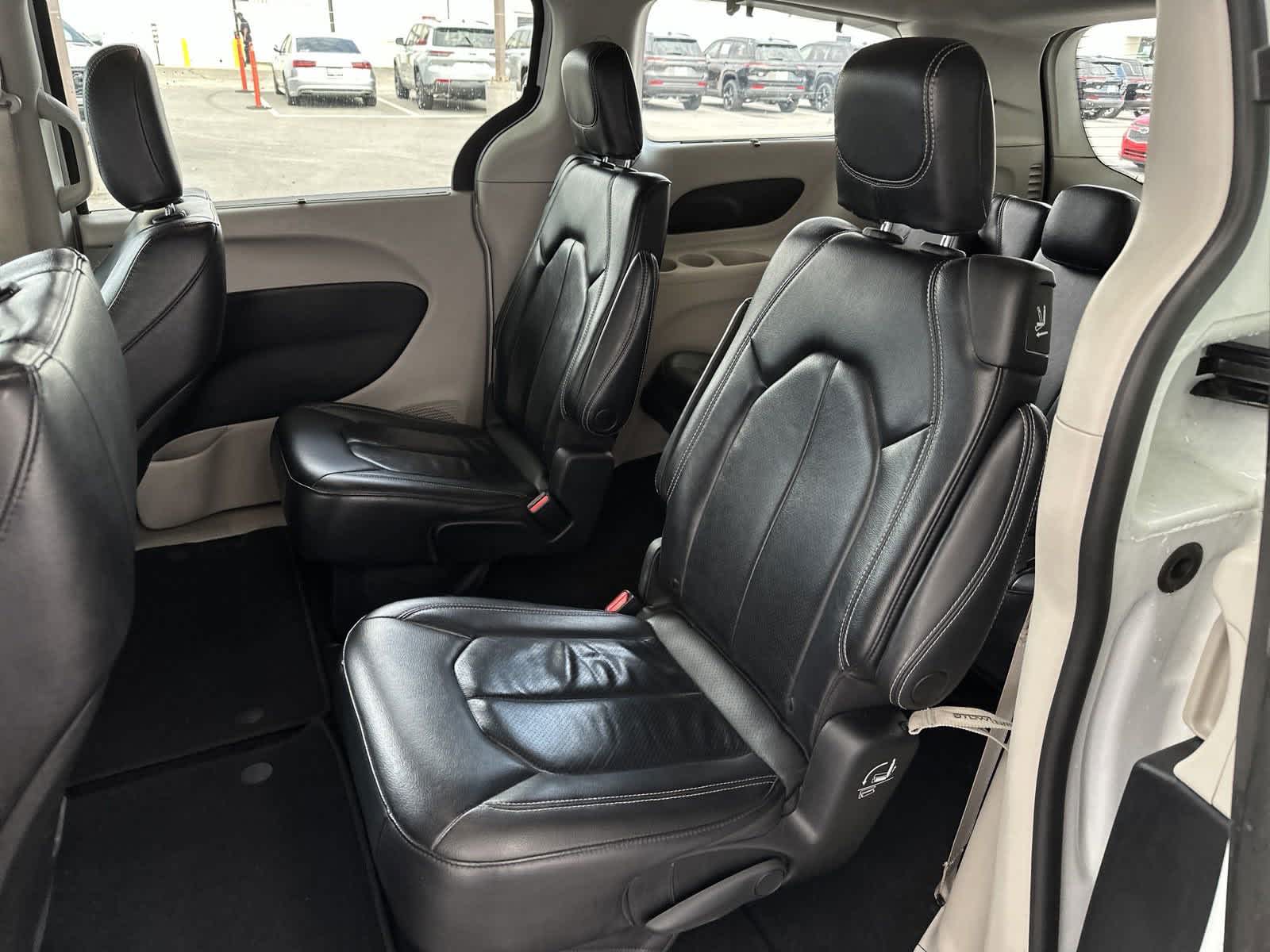 2022 Chrysler Pacifica Touring L 28