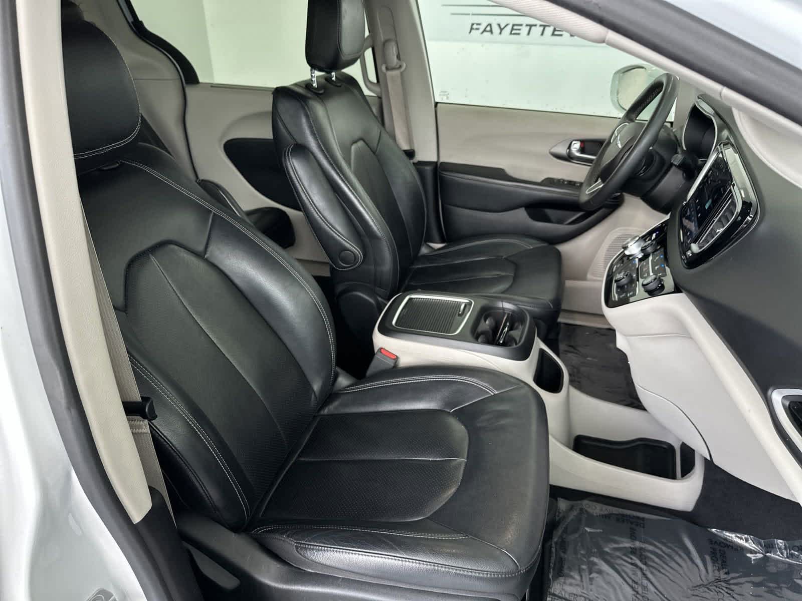 2022 Chrysler Pacifica Touring L 31