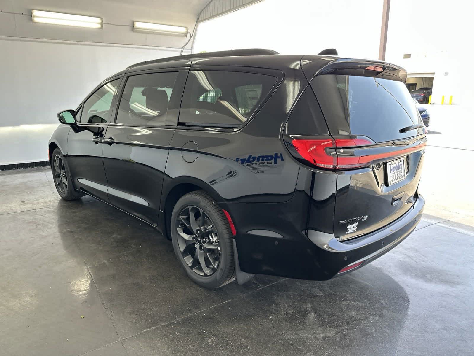 2024 Chrysler Pacifica Touring L 6