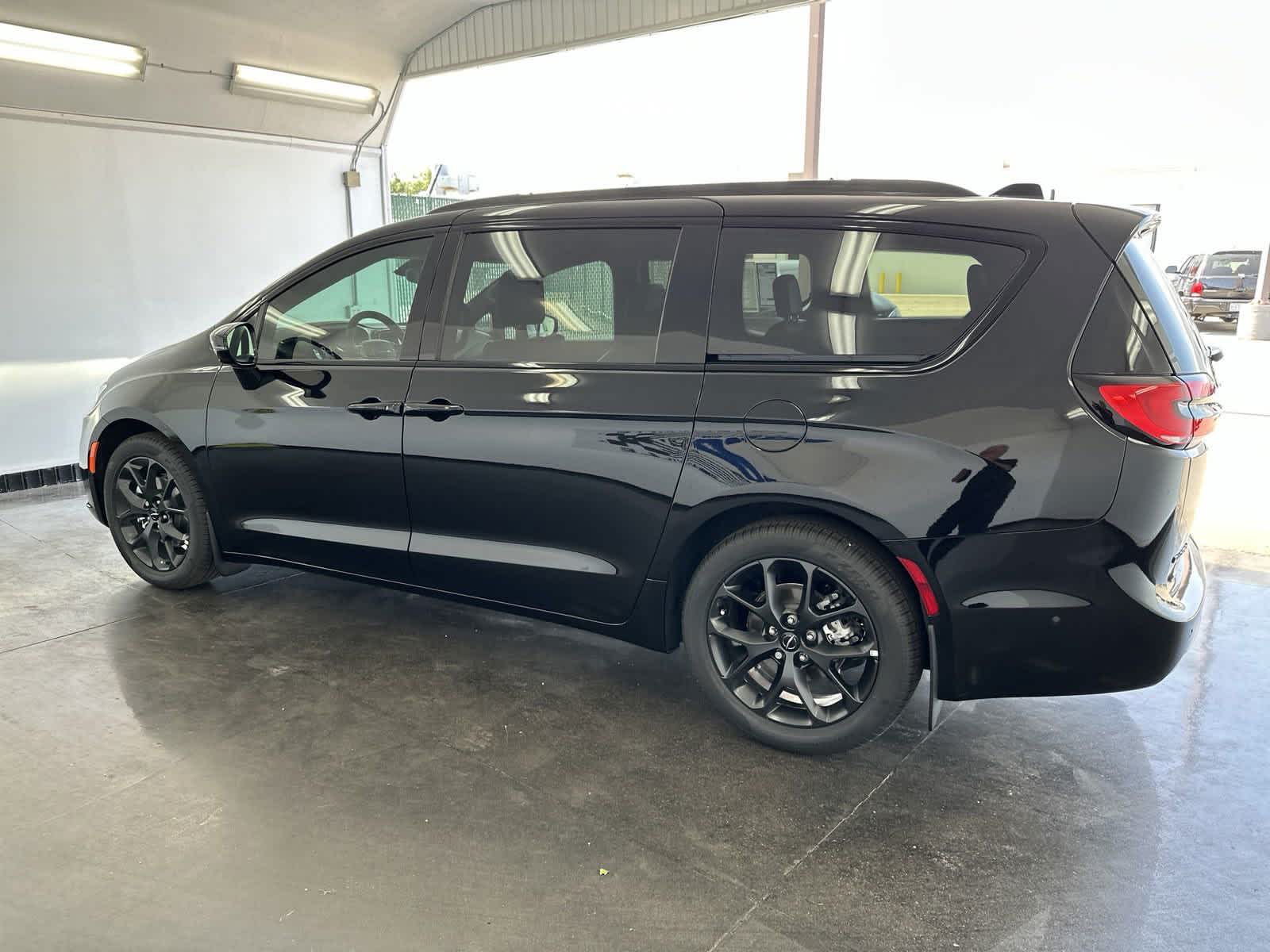 2024 Chrysler Pacifica Touring L 5