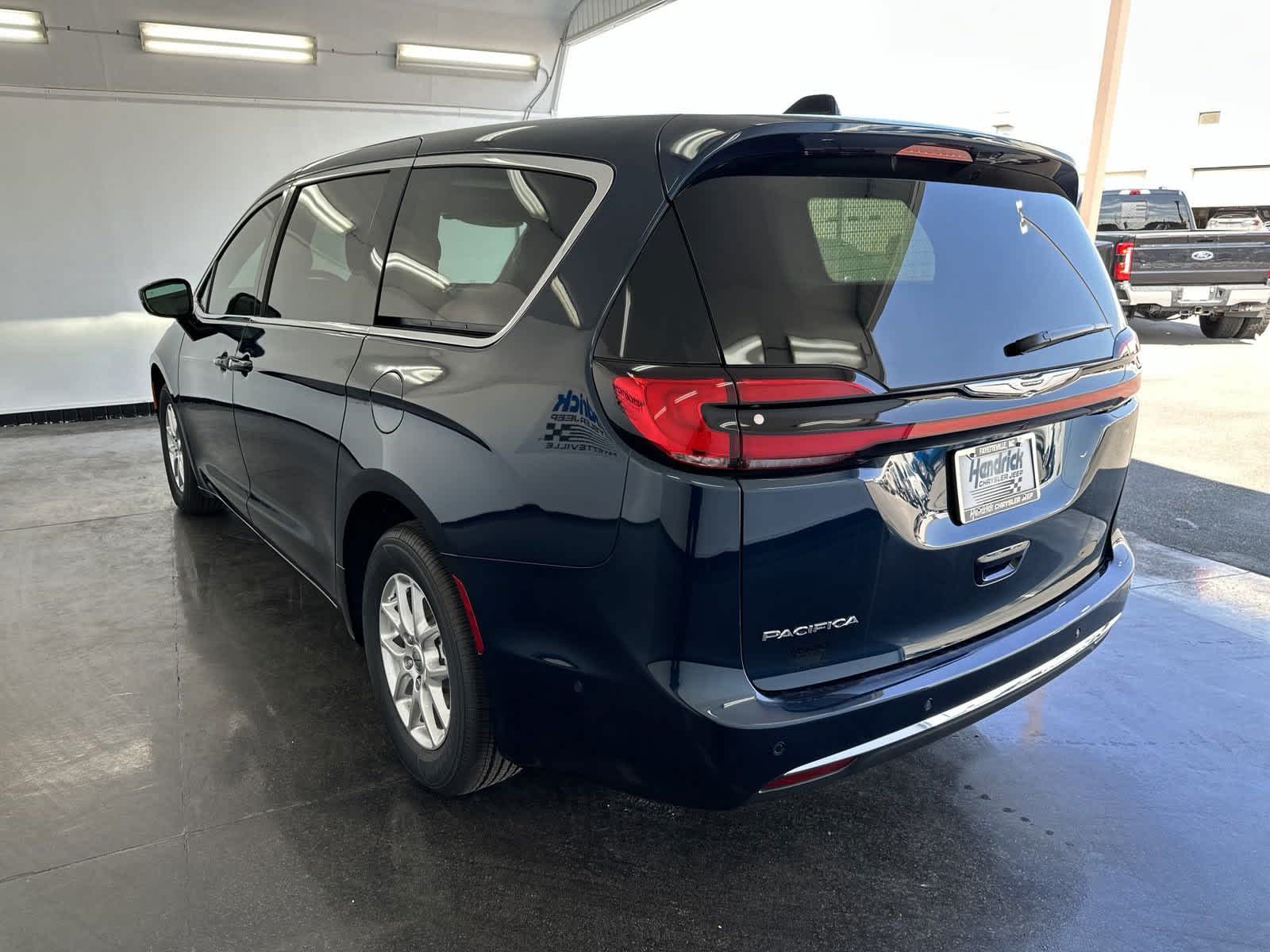 2024 Chrysler Pacifica Touring L 6