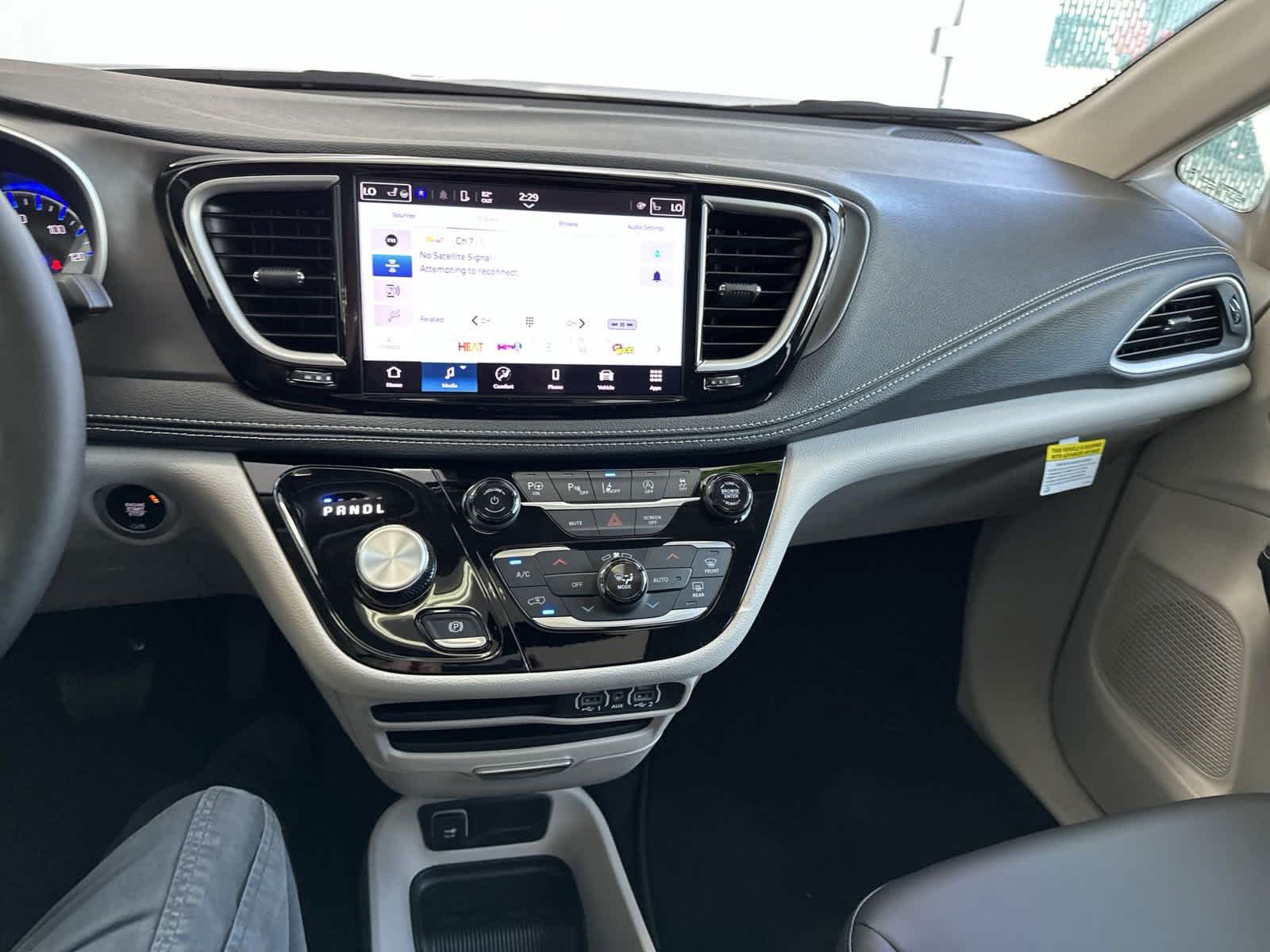 2024 Chrysler Pacifica Touring L 16