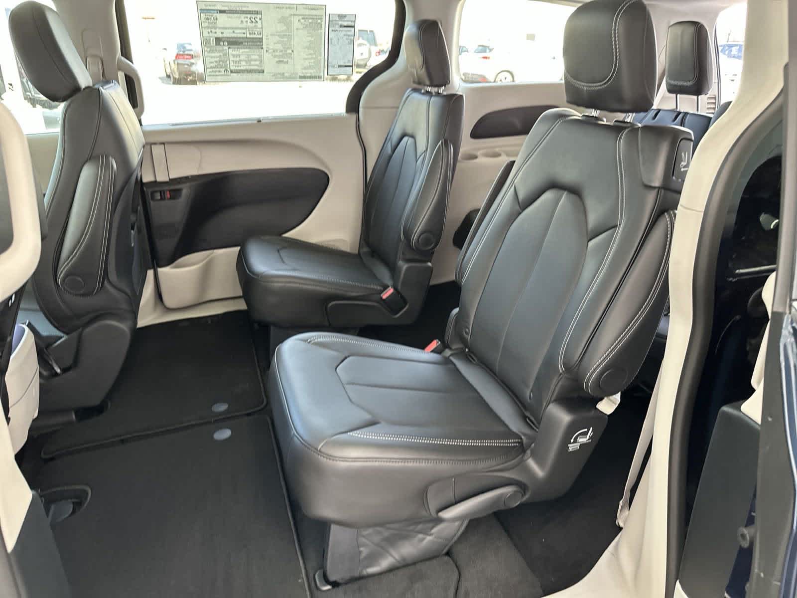 2024 Chrysler Pacifica Touring L 28