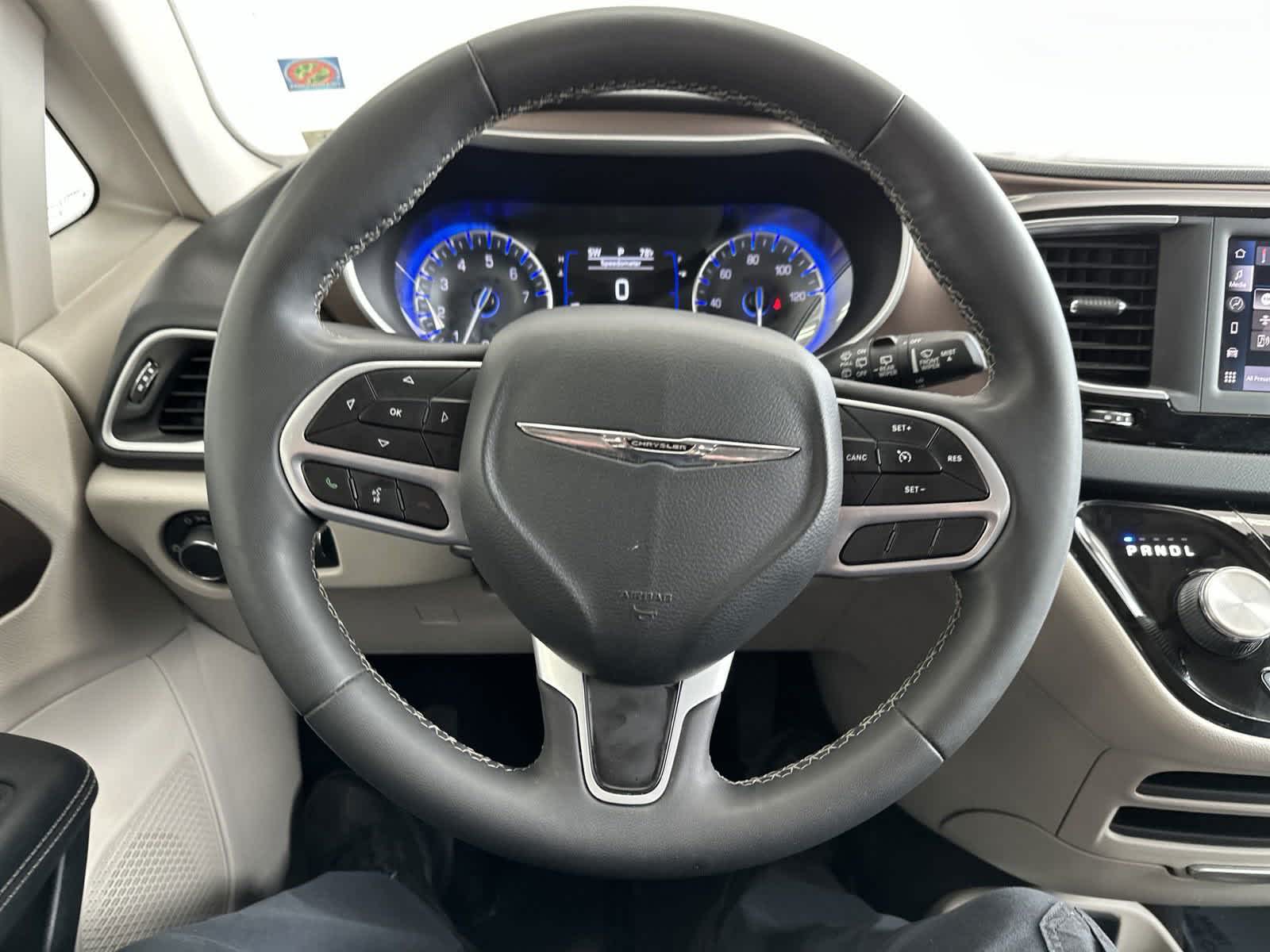2022 Chrysler Voyager LX 17
