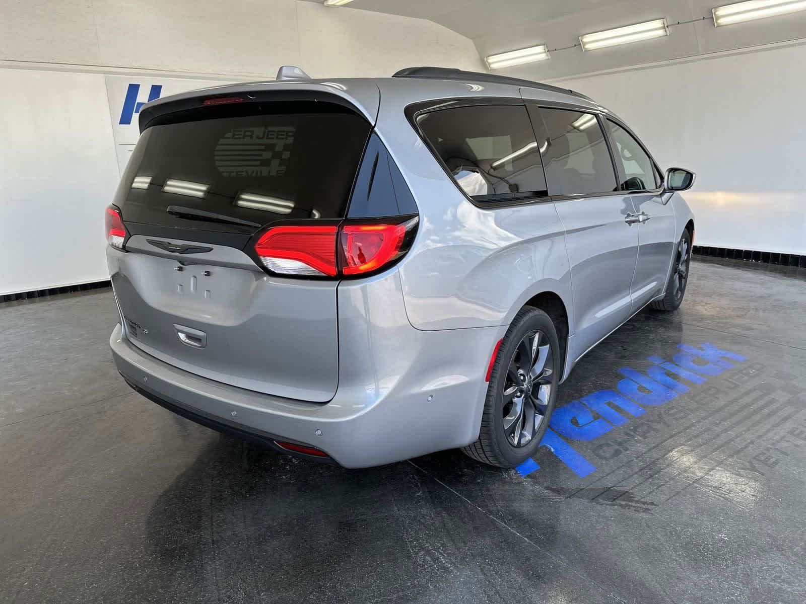 2020 Chrysler Pacifica Touring L Plus 9