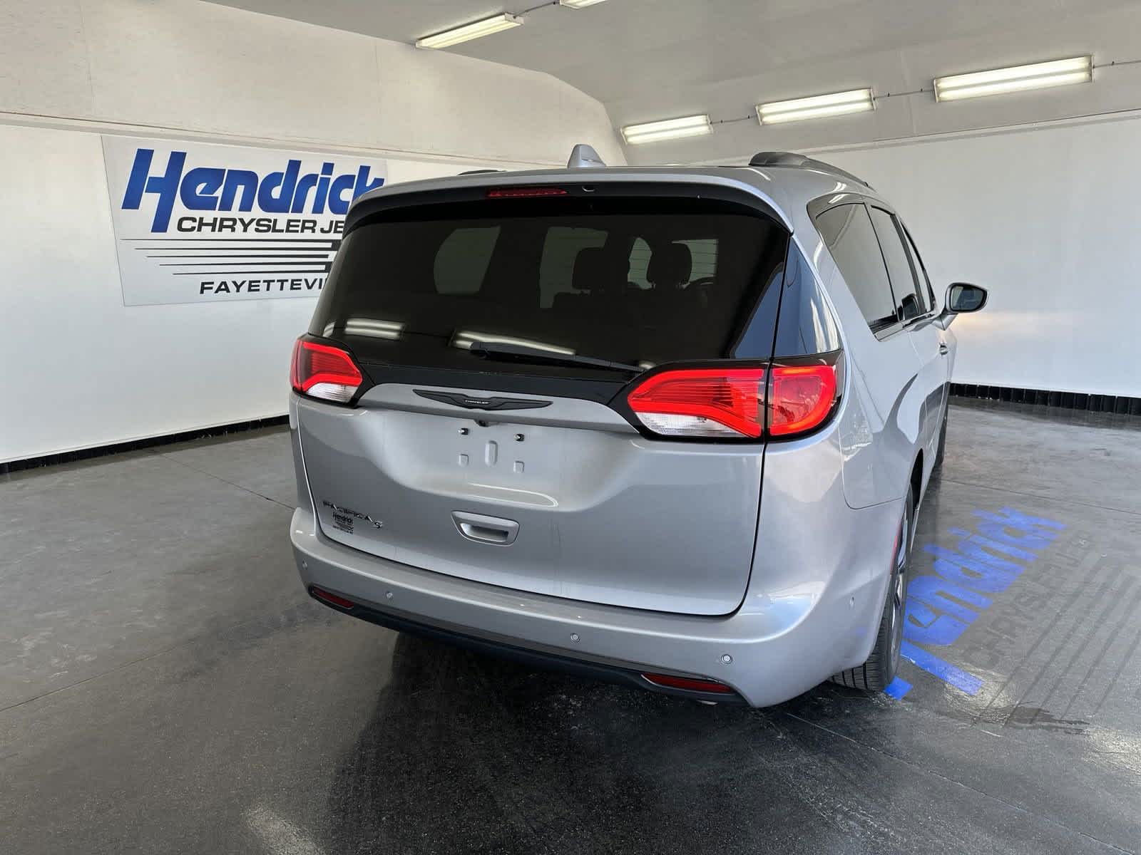 2020 Chrysler Pacifica Touring L Plus 8