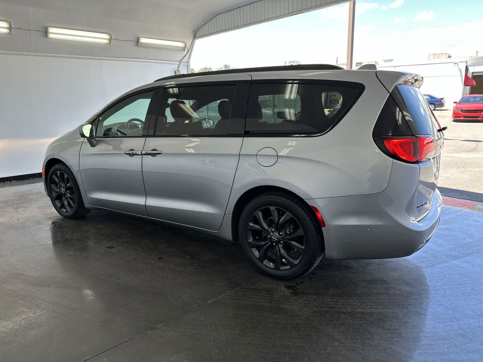 2020 Chrysler Pacifica Touring L Plus 6