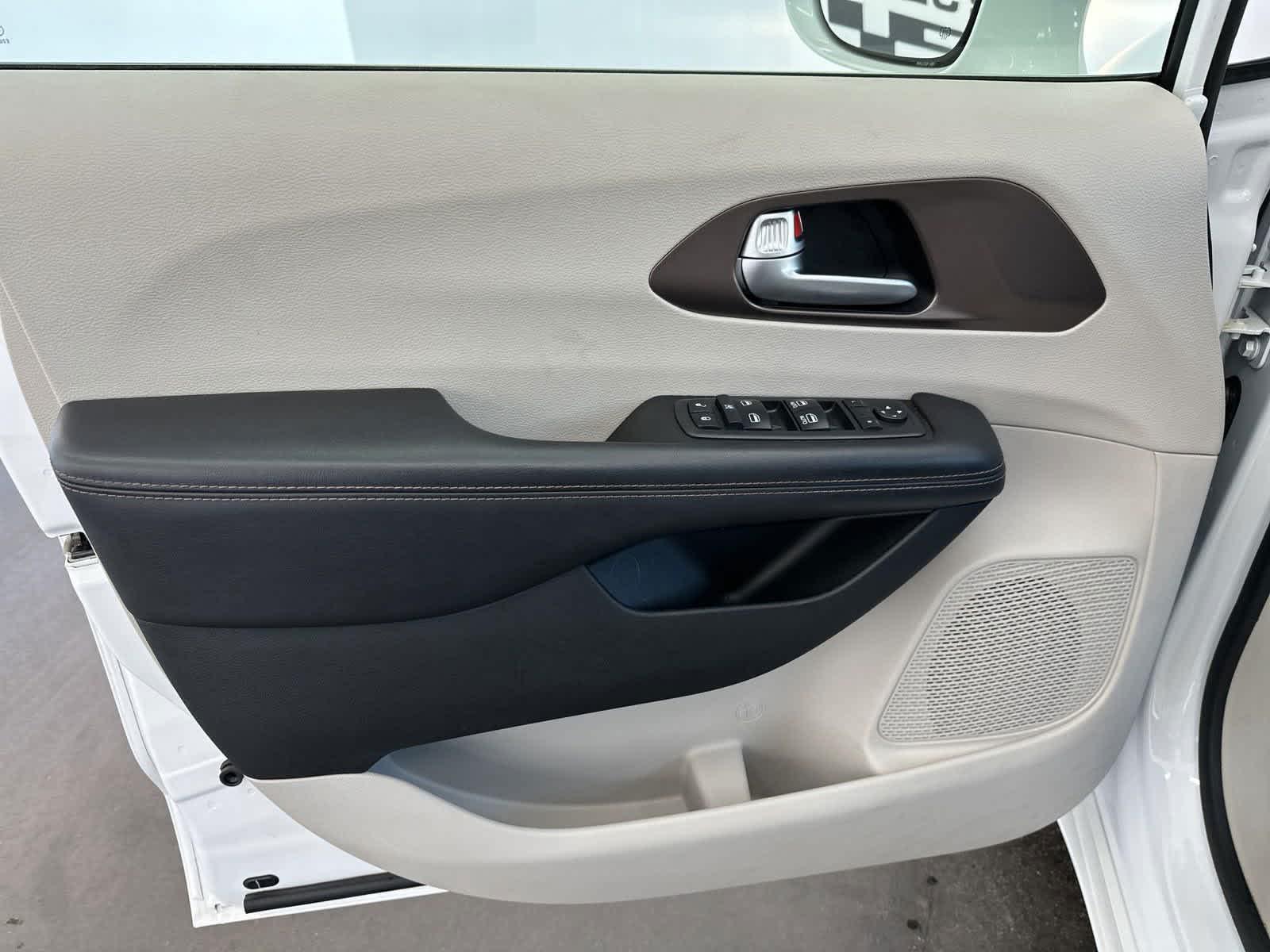 2018 Chrysler Pacifica Touring Plus 13