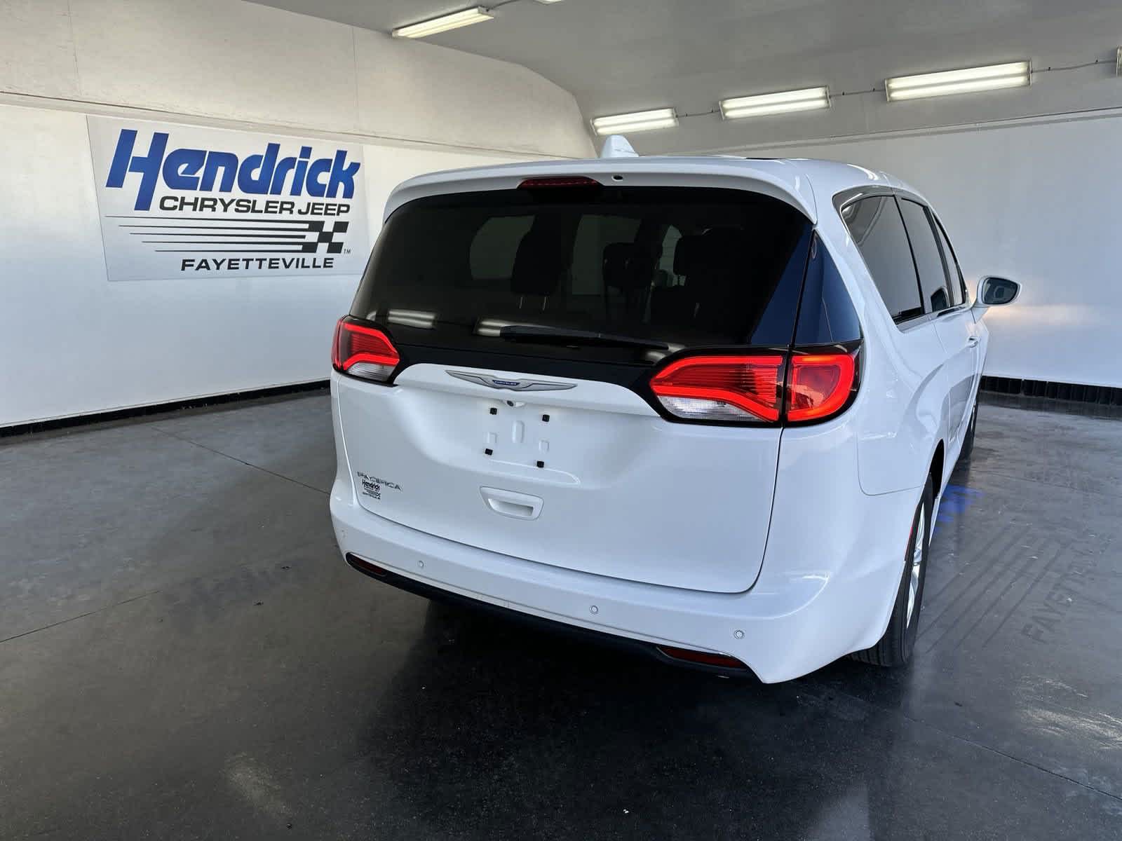 2018 Chrysler Pacifica Touring Plus 8