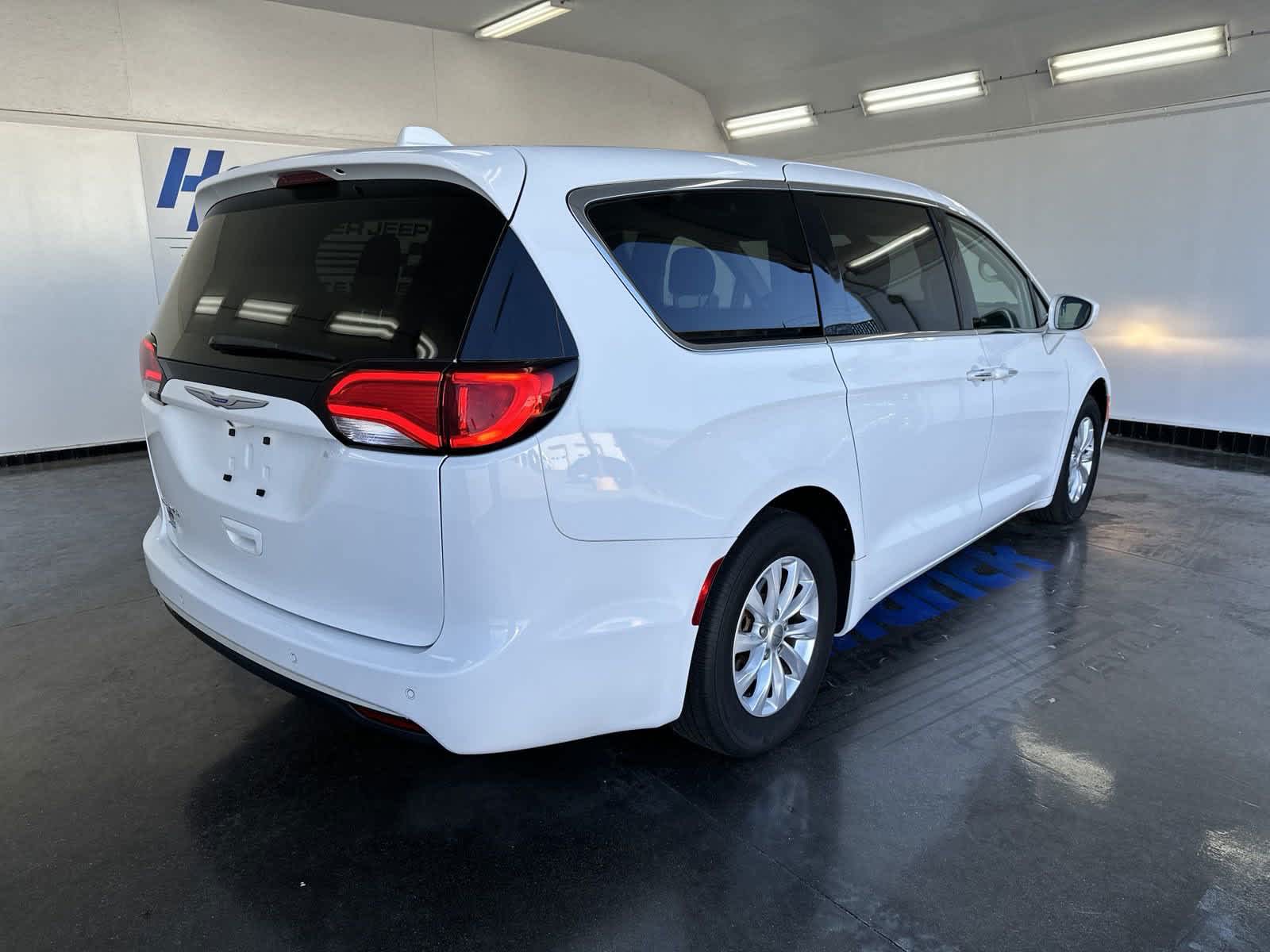 2018 Chrysler Pacifica Touring Plus 9