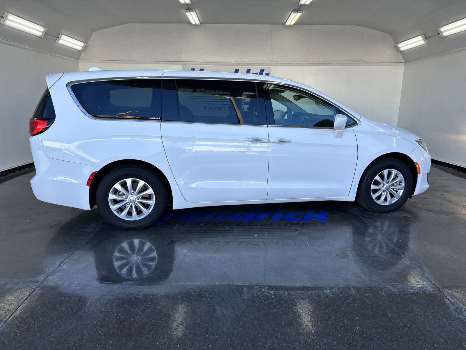 2018 Chrysler Pacifica Touring Plus 10