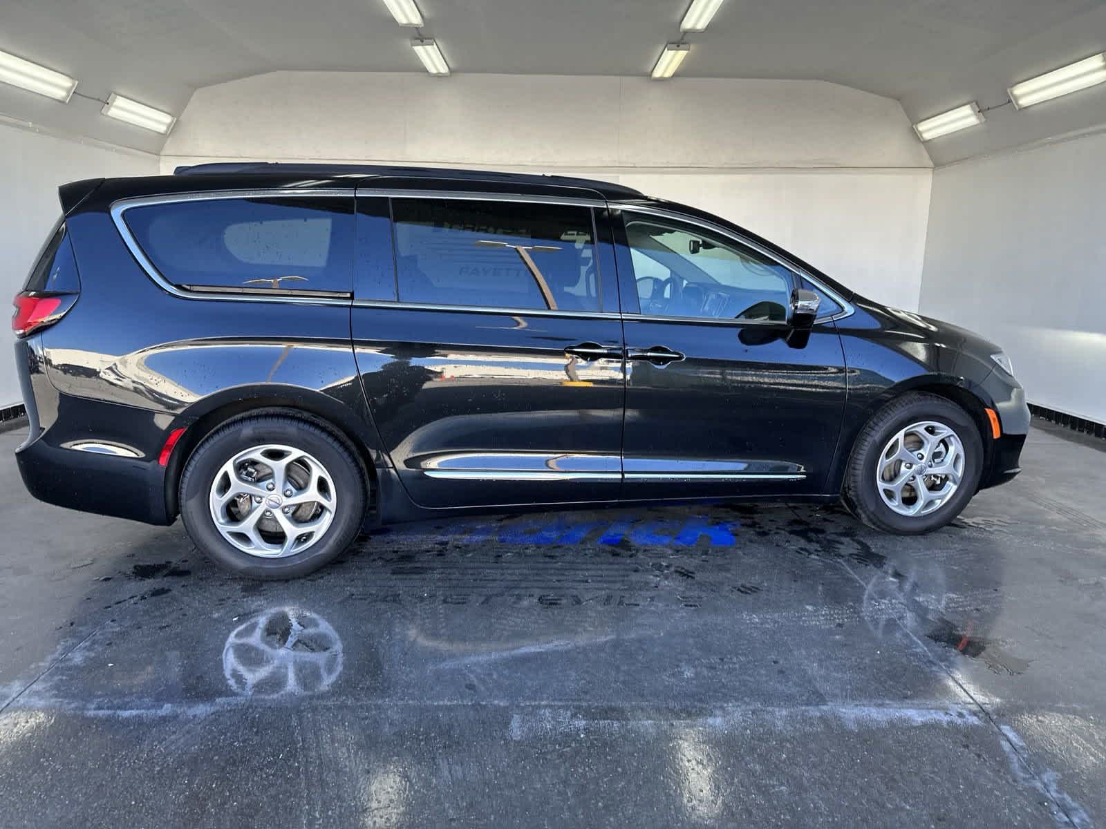 2023 Chrysler Pacifica Limited 10