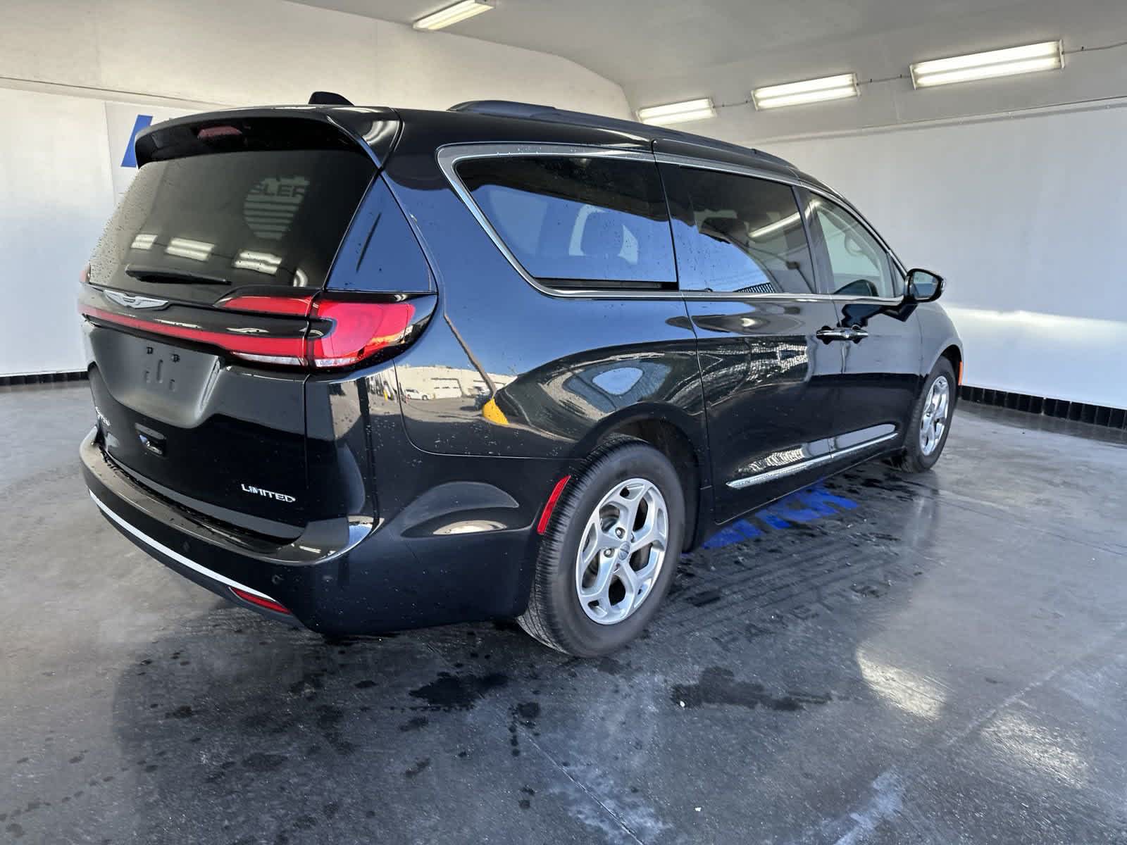 2023 Chrysler Pacifica Limited 9