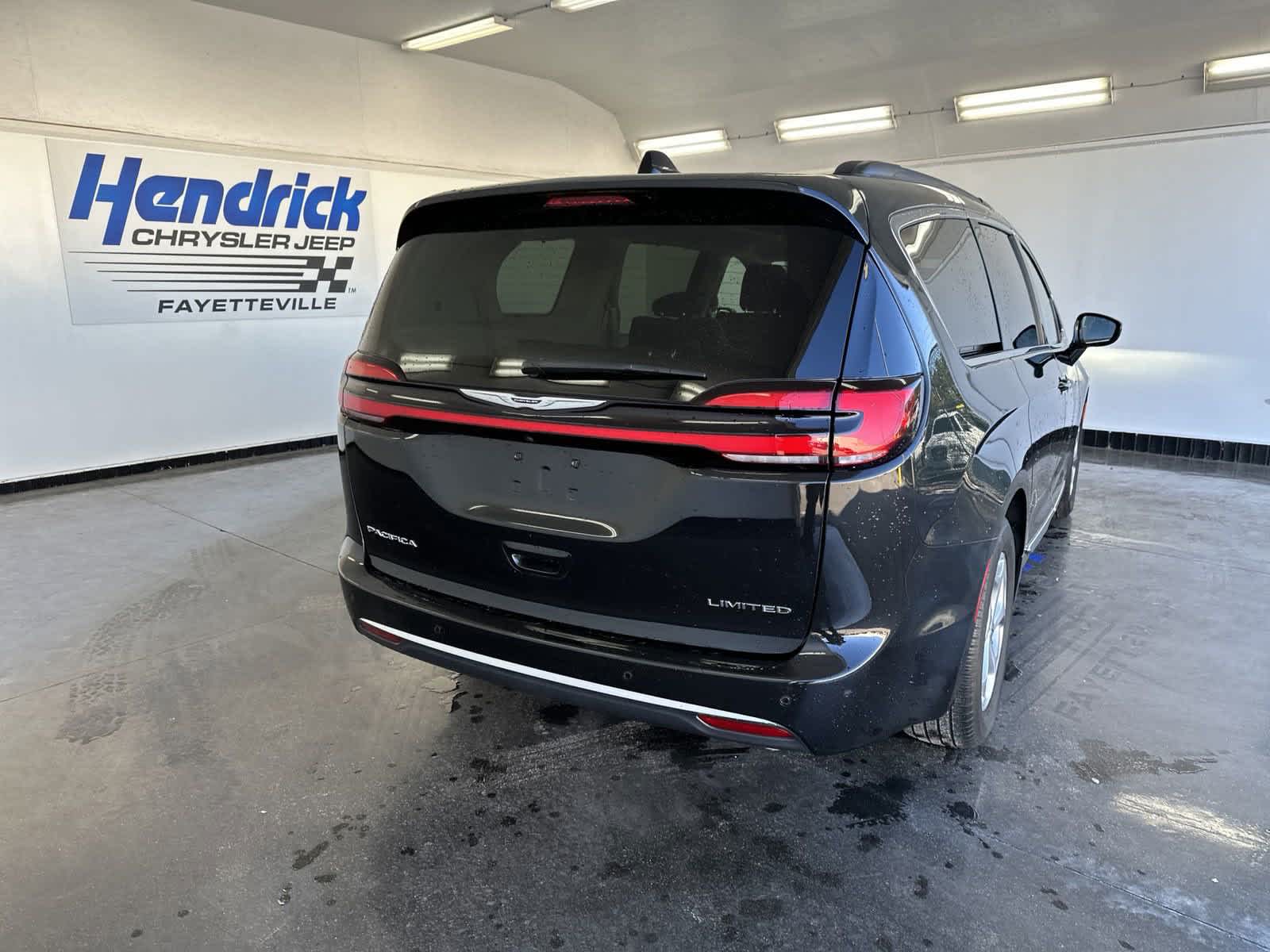 2023 Chrysler Pacifica Limited 8