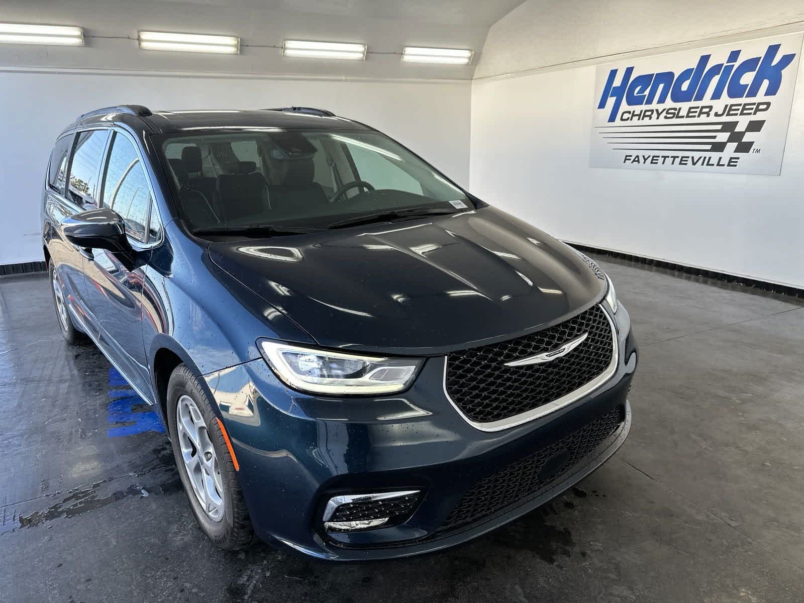 2023 Chrysler Pacifica Limited 3