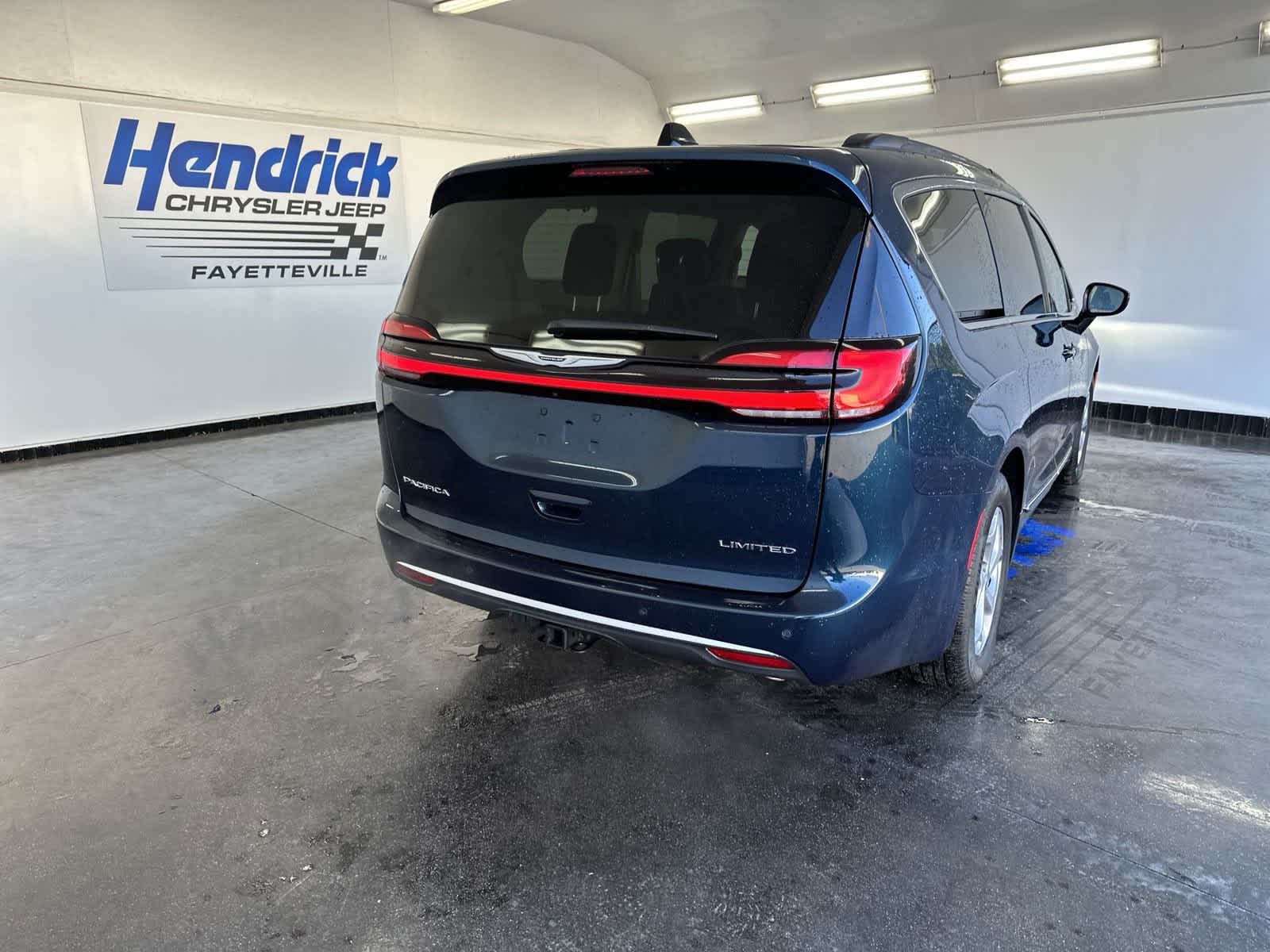 2023 Chrysler Pacifica Limited 8