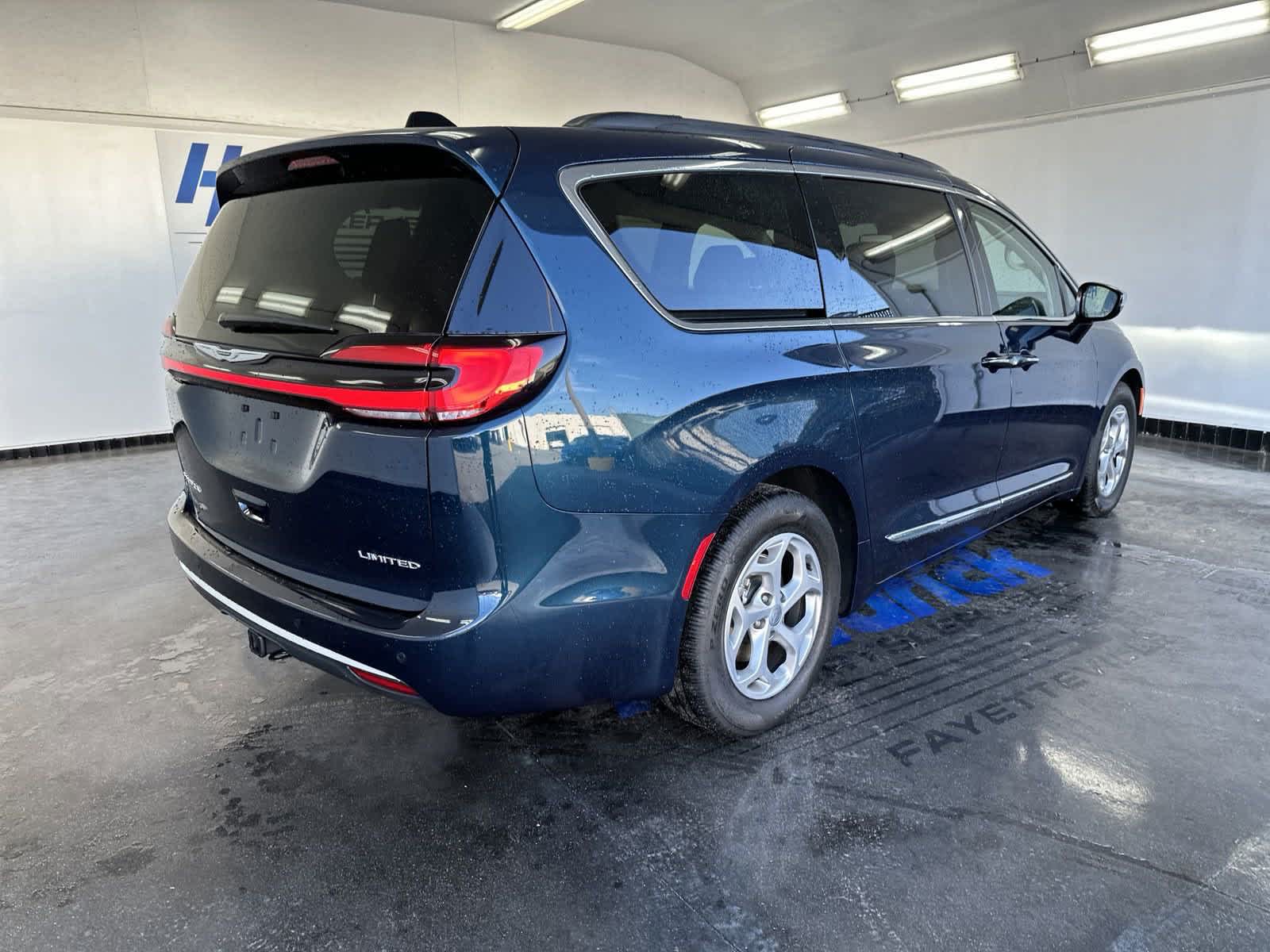 2023 Chrysler Pacifica Limited 9