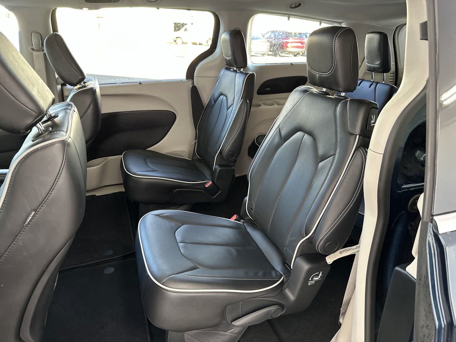 2023 Chrysler Pacifica Limited 30