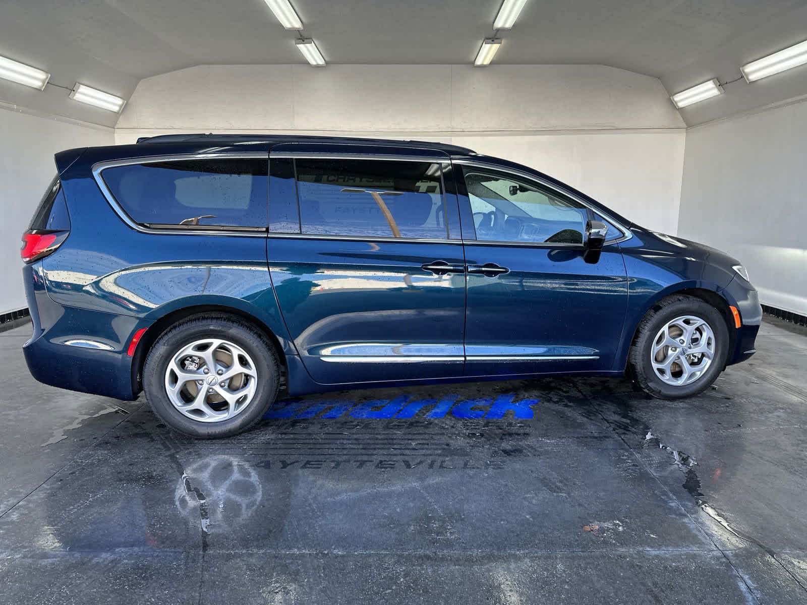 2023 Chrysler Pacifica Limited 10