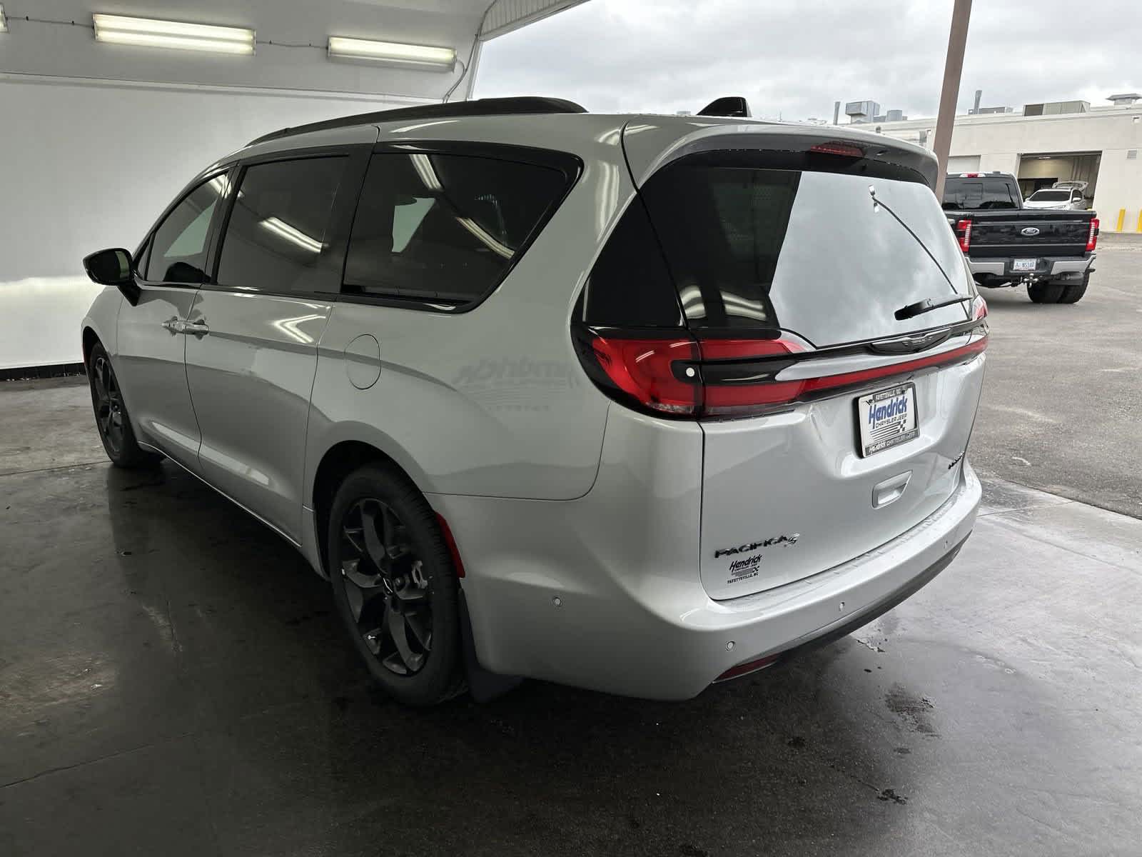 2024 Chrysler Pacifica Limited 6