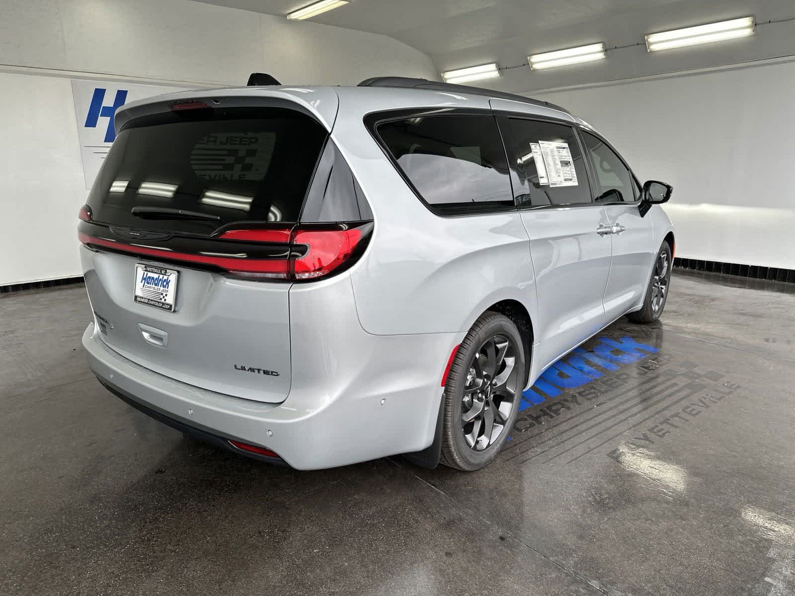 2024 Chrysler Pacifica Limited 8