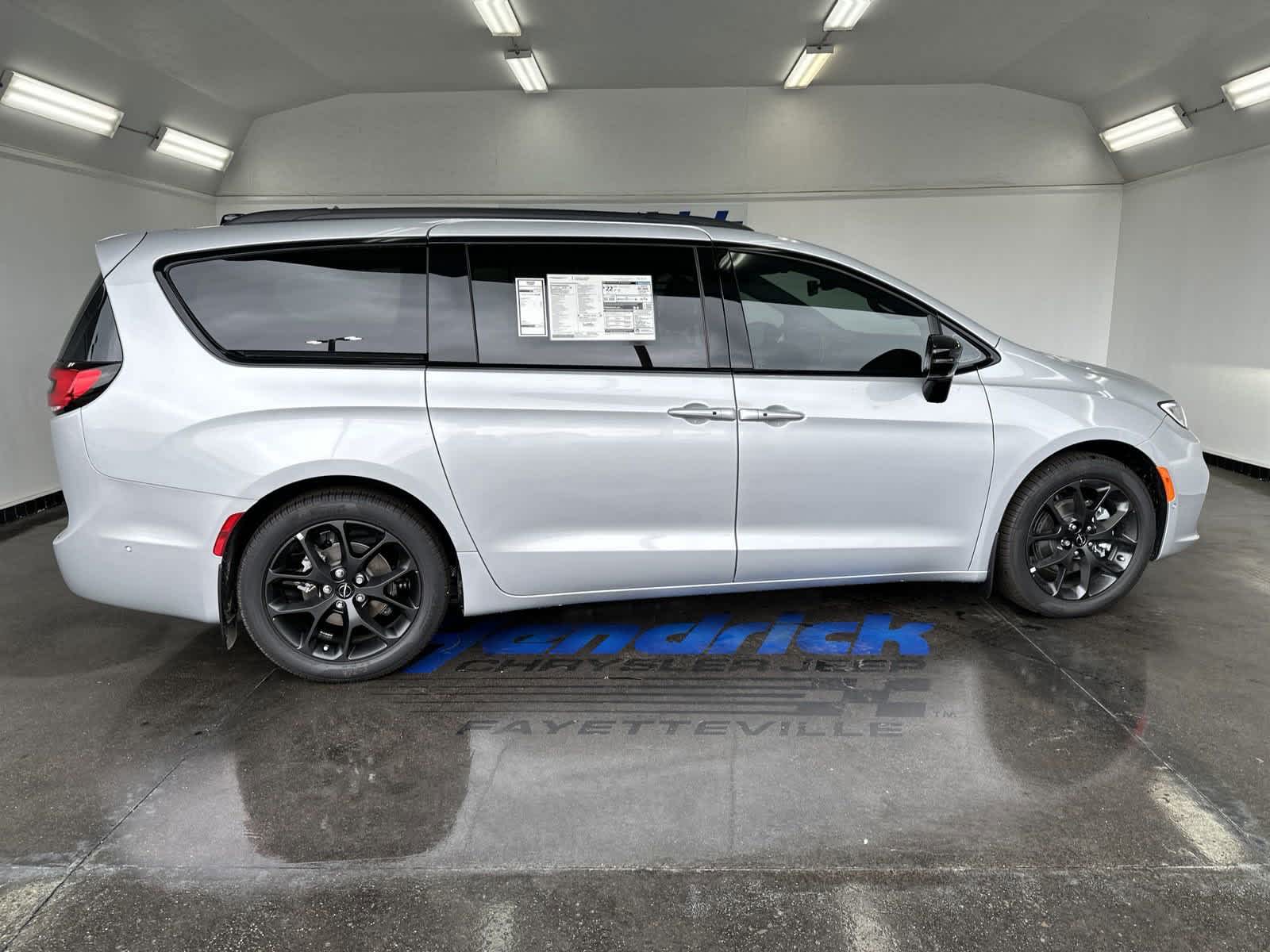 2024 Chrysler Pacifica Limited 9